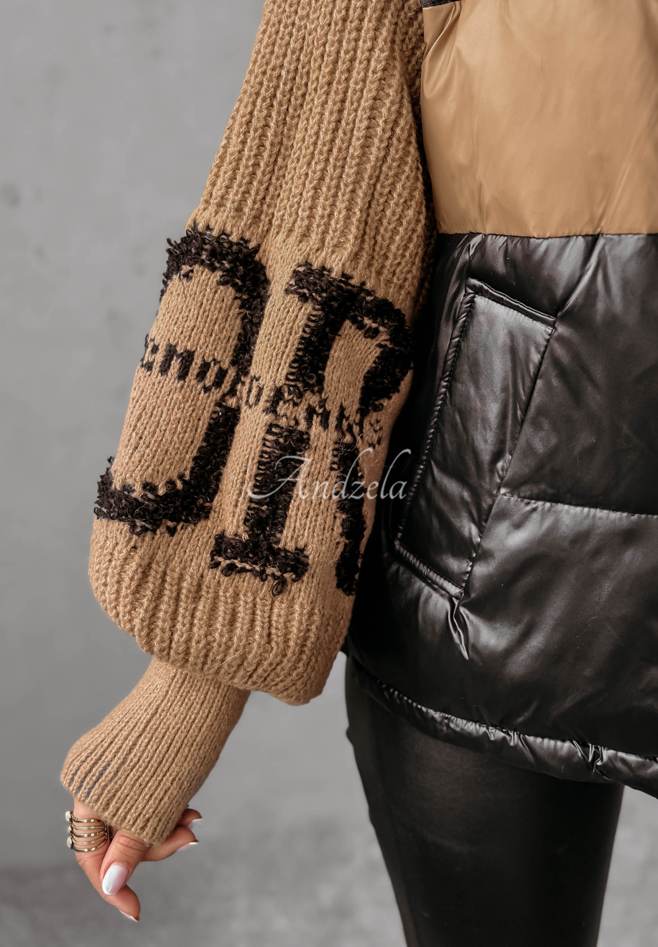 Péřová bunda Cold Hands černo-velbloudí