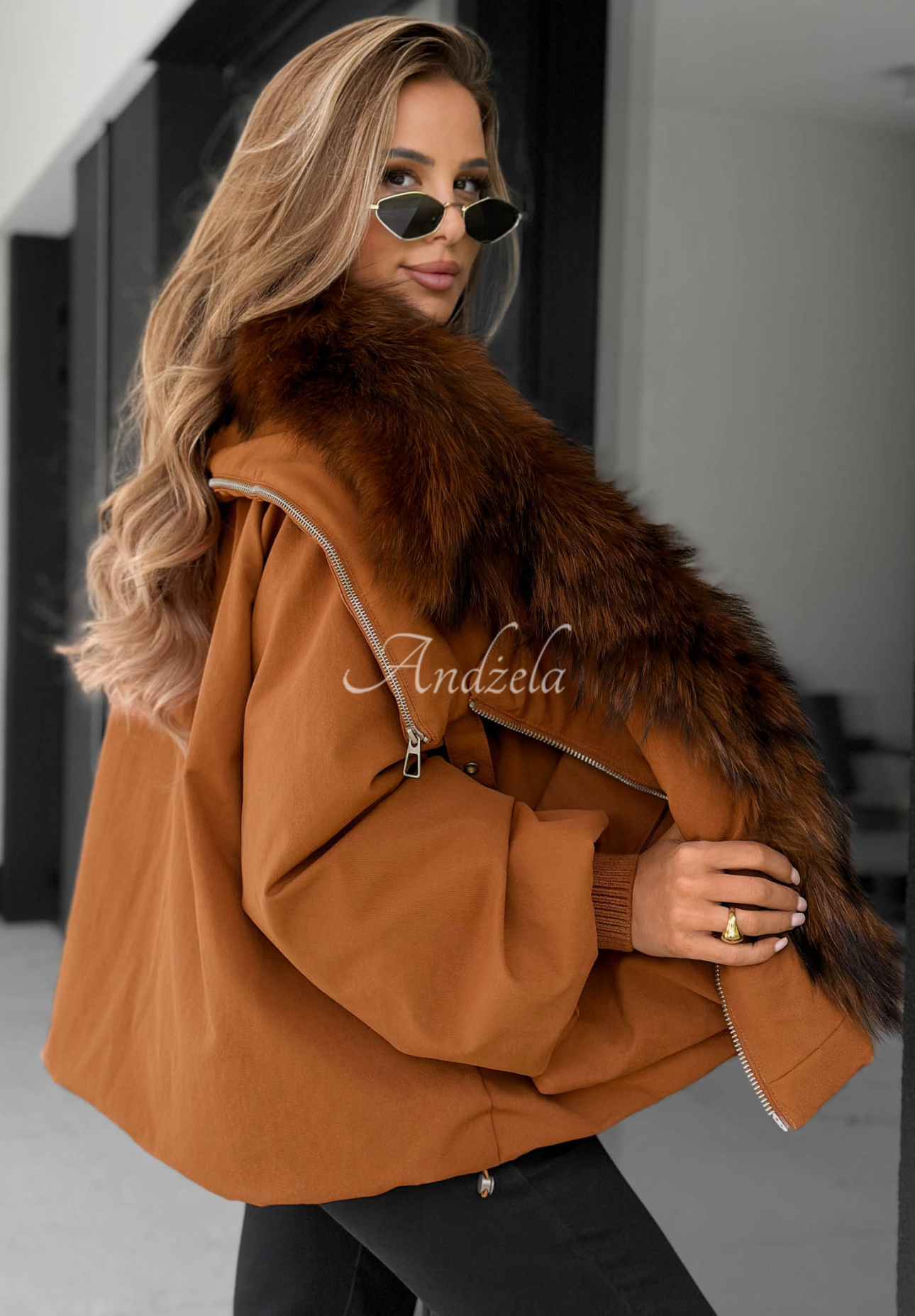 Péřová bunda s kožešinou Nordic Mist velbloudí