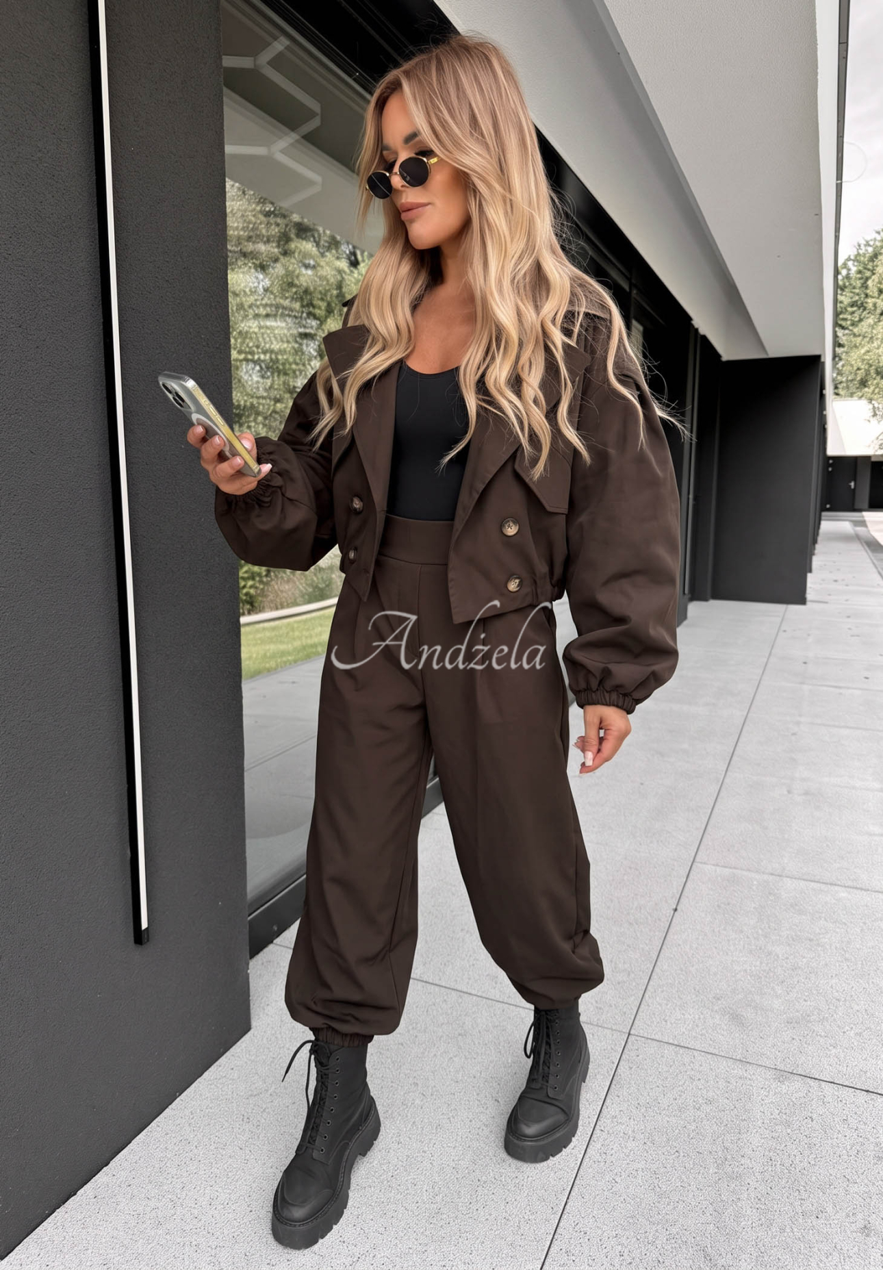 Látkové jogger kalhoty True Basic čokoládové