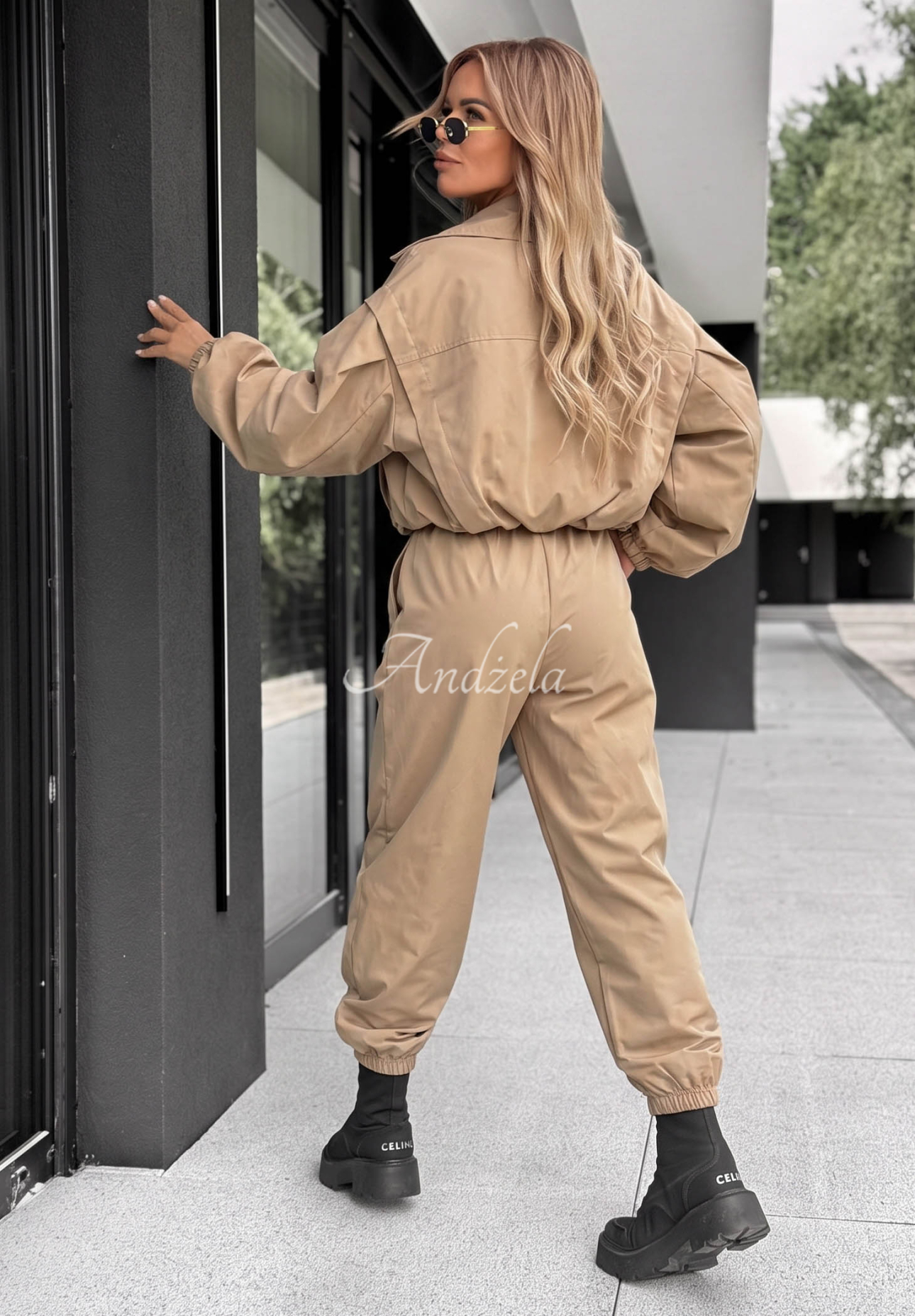 Látkové jogger kalhoty True Basic béžové