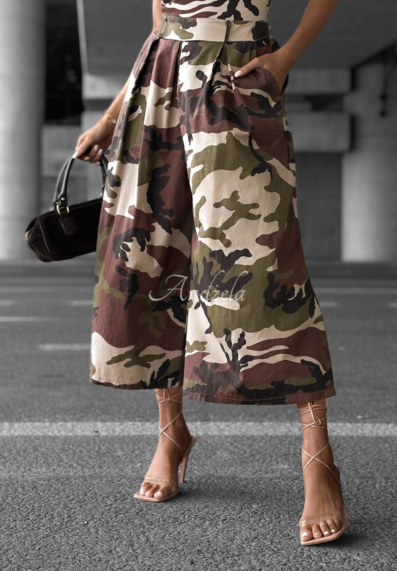 Látkové kalhoty wide leg se sklady a maskáčovým vzorem Wild Energy khaki