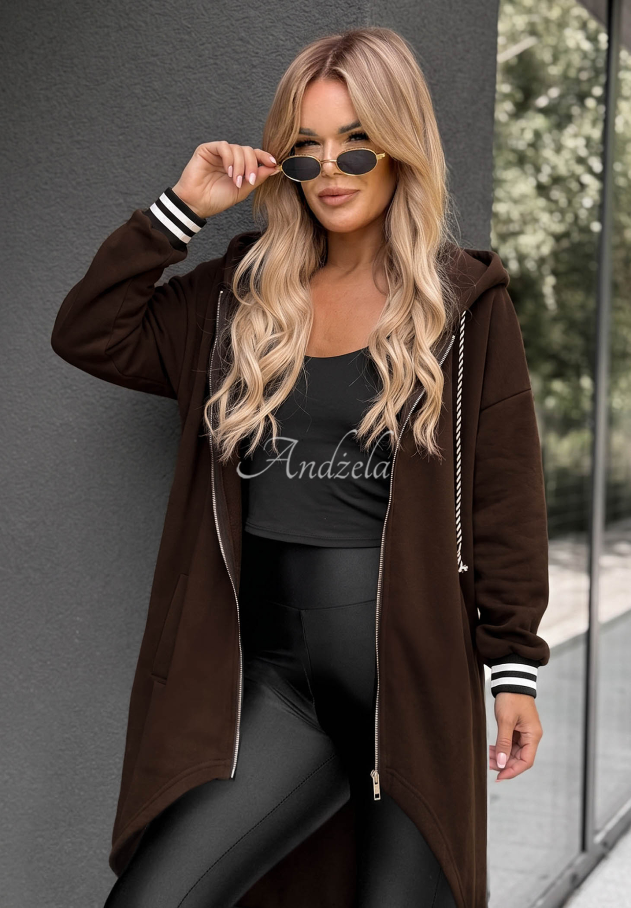 Dlouhá oversize mikina s kapucí Cozy Hour čokoládová