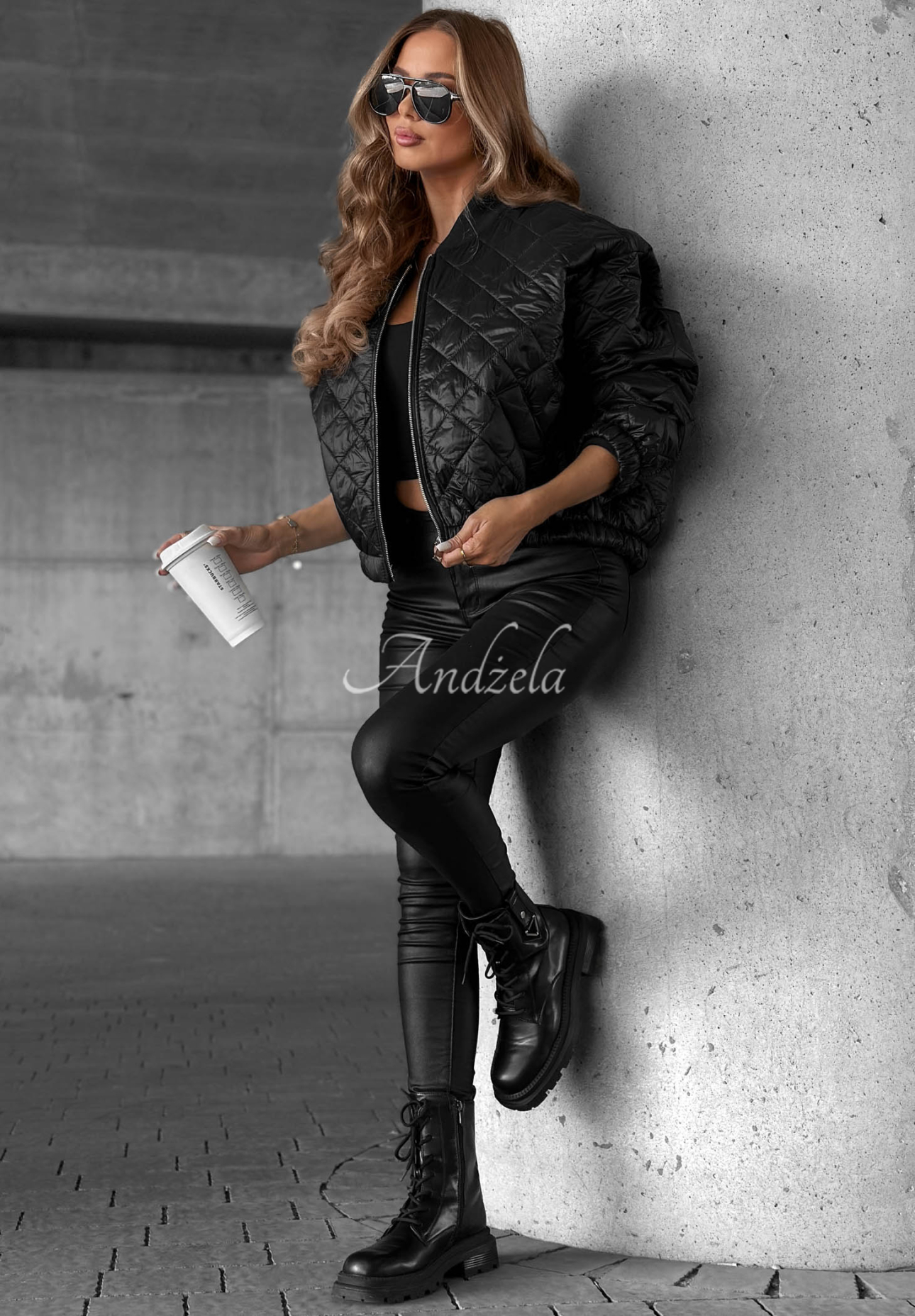 Krátká prošívaná bomber bunda Feeling Fall černá
