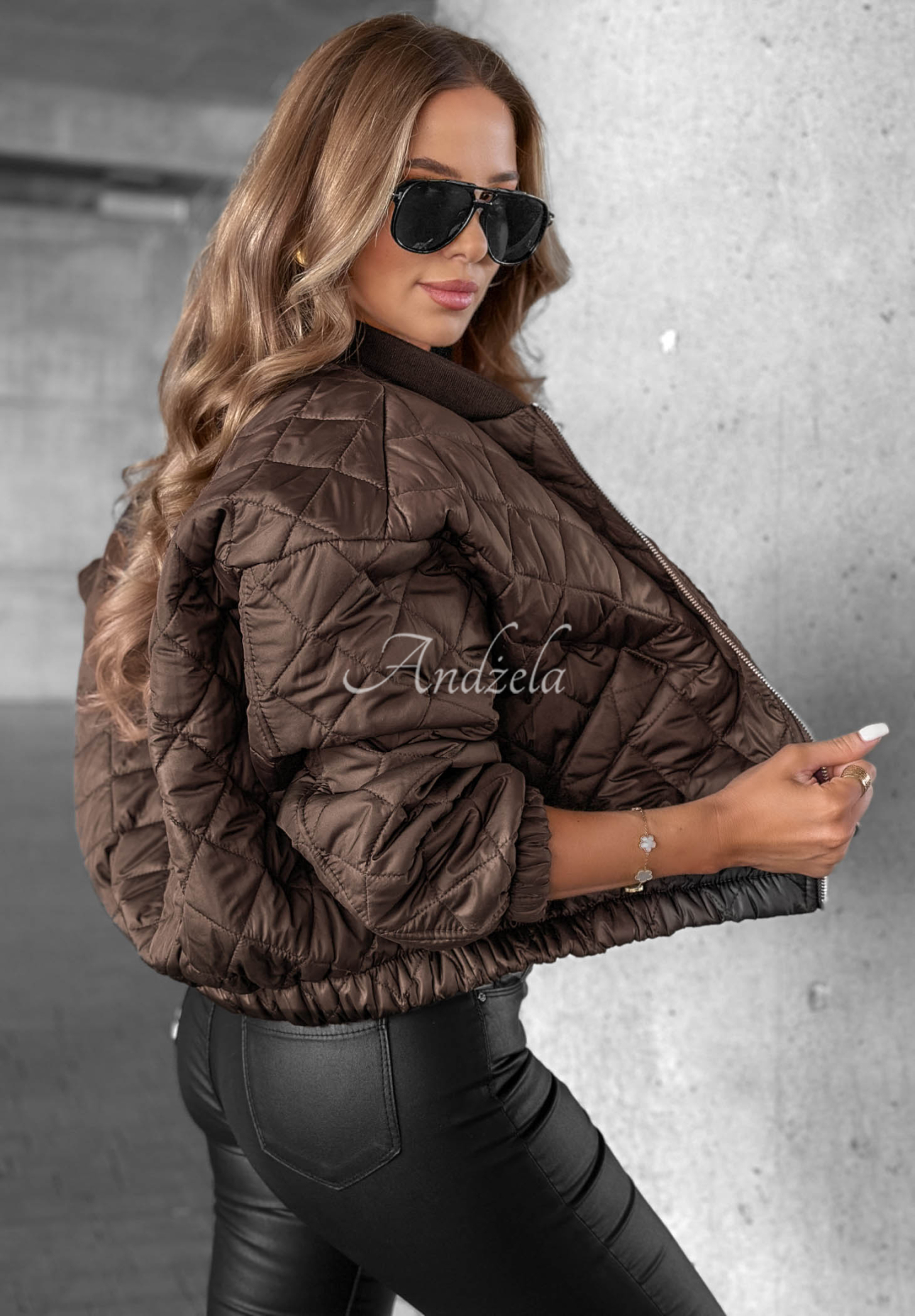 Krátká prošívaná bomber bunda Feeling Fall čokoládová