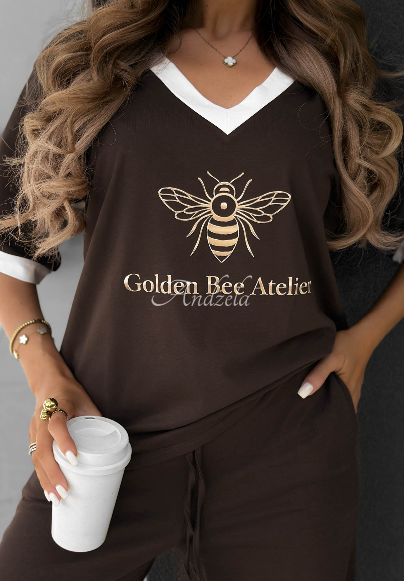 Bavlněné tričko s potiskem Golden Bee Atelier čokoládový