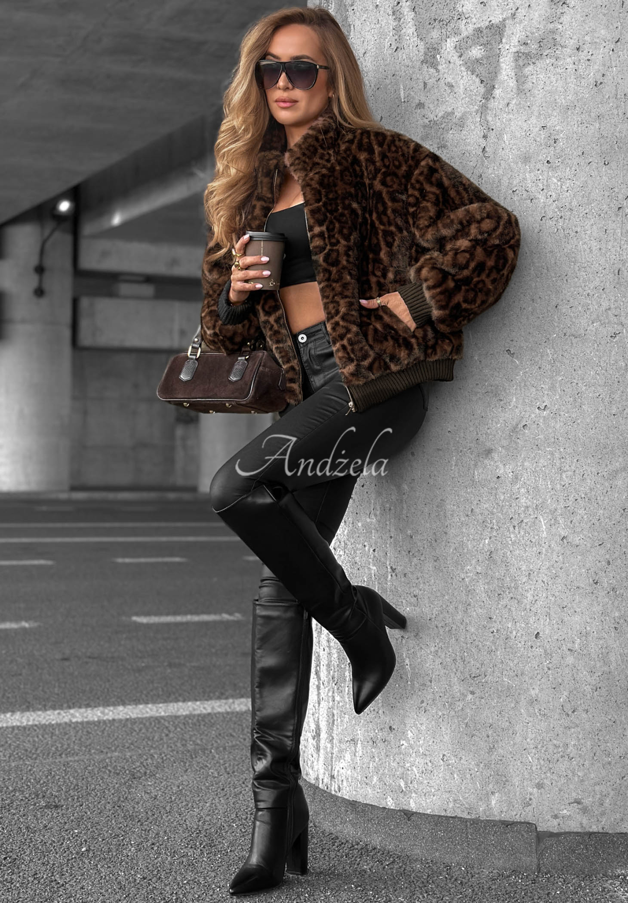 Krátký kožešinový kabátek s leopardím vzorem Cozy Leopard černá