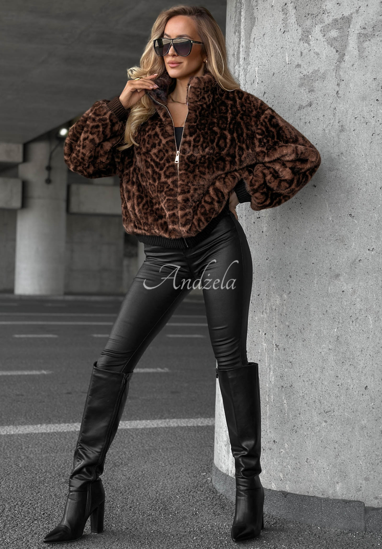 Krátký kožešinový kabátek s leopardím vzorem Cozy Leopard černá