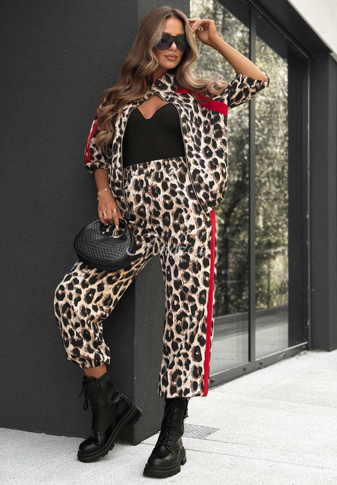 Tepláková souprava s leopardím vzorem z viskózy Leopard Touch béžovo-červená