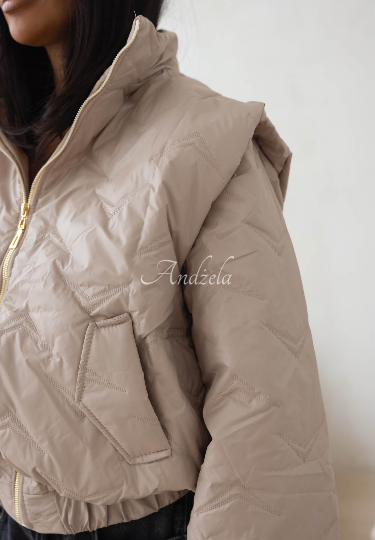 Krátká prošívaná bomber bunda Drizzle Days béžová