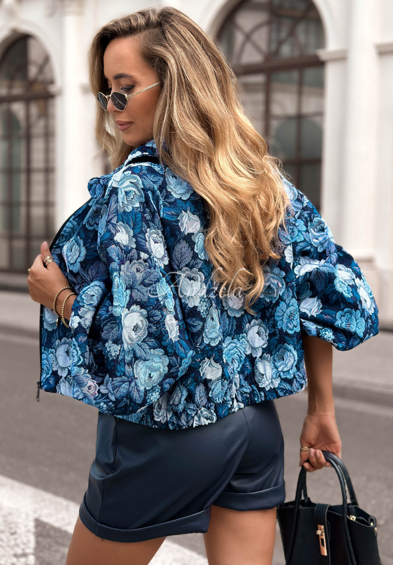Krátká žakárová bomber bunda s květinovým vzorem Autumn Select modrá