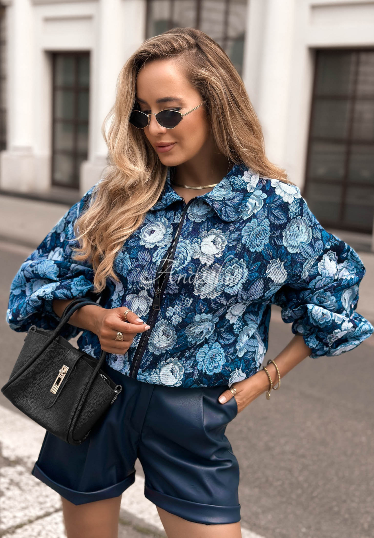 Krátká žakárová bomber bunda s květinovým vzorem Autumn Select modrá