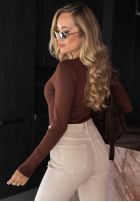 Prążkowane body longsleeve z rozpinanym dekoltem Chic Essence čokoládové