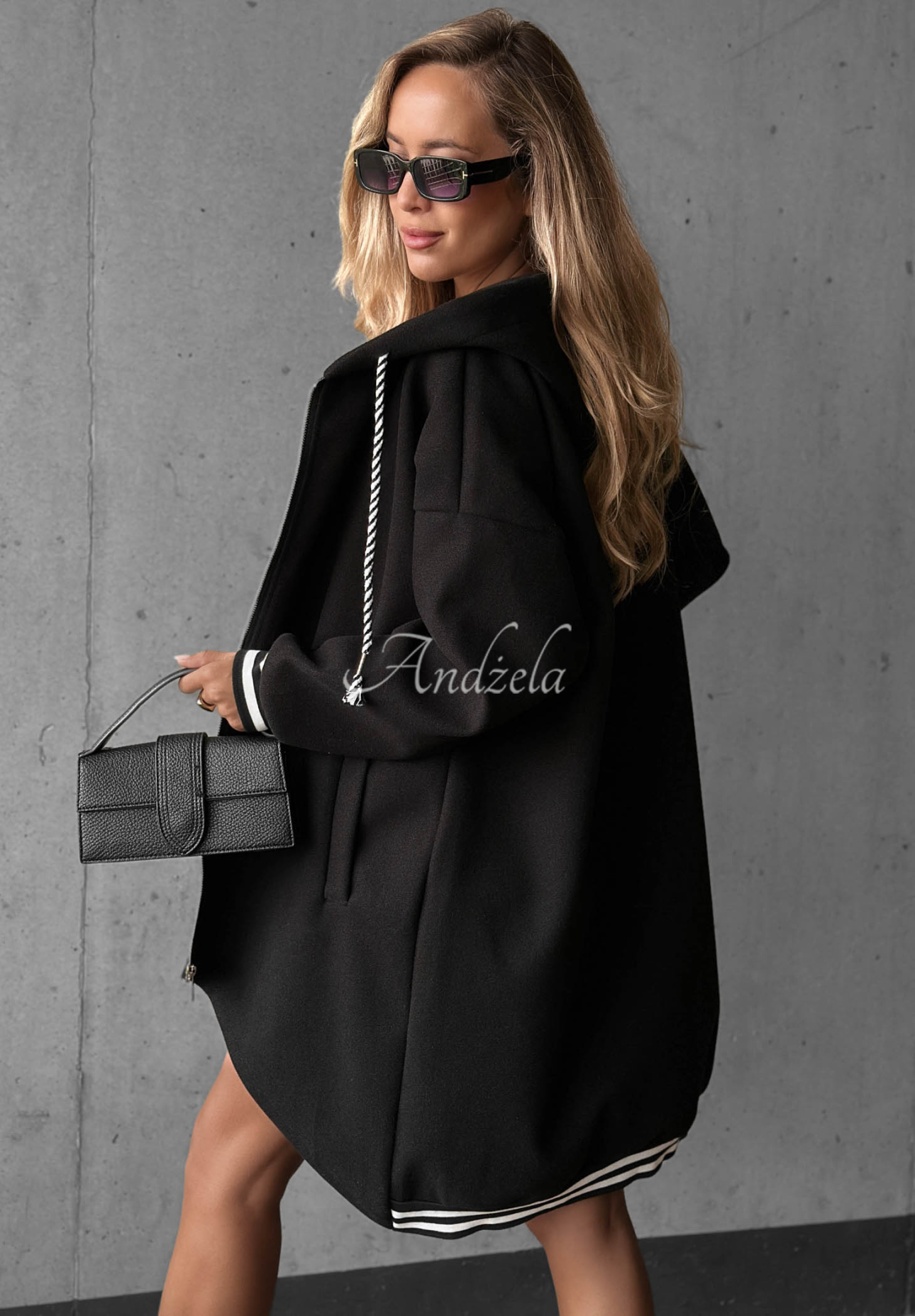 Dlouhá oversize mikina s kapucí Cozy Hour černá