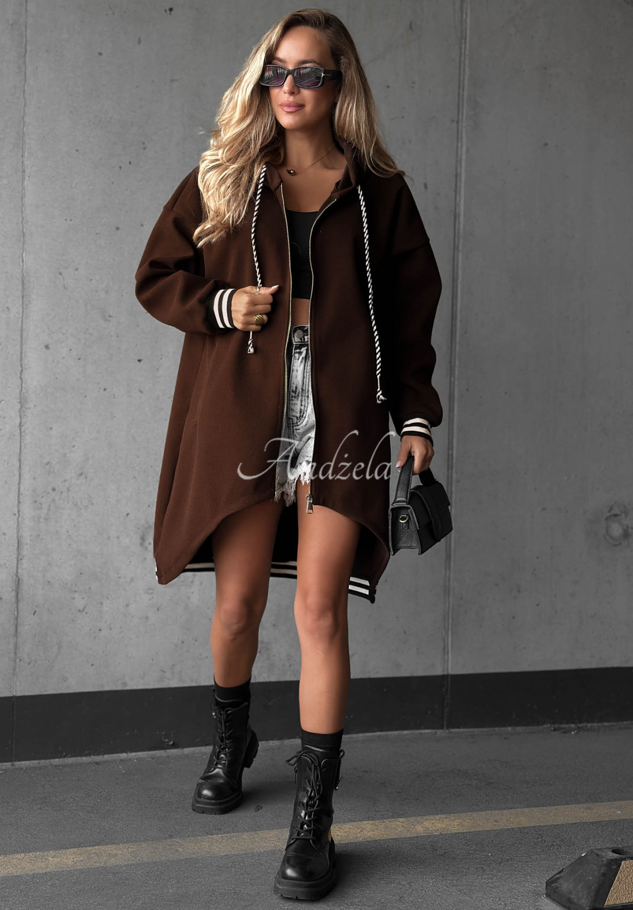 Dlouhá oversize mikina s kapucí Cozy Hour čokoládová