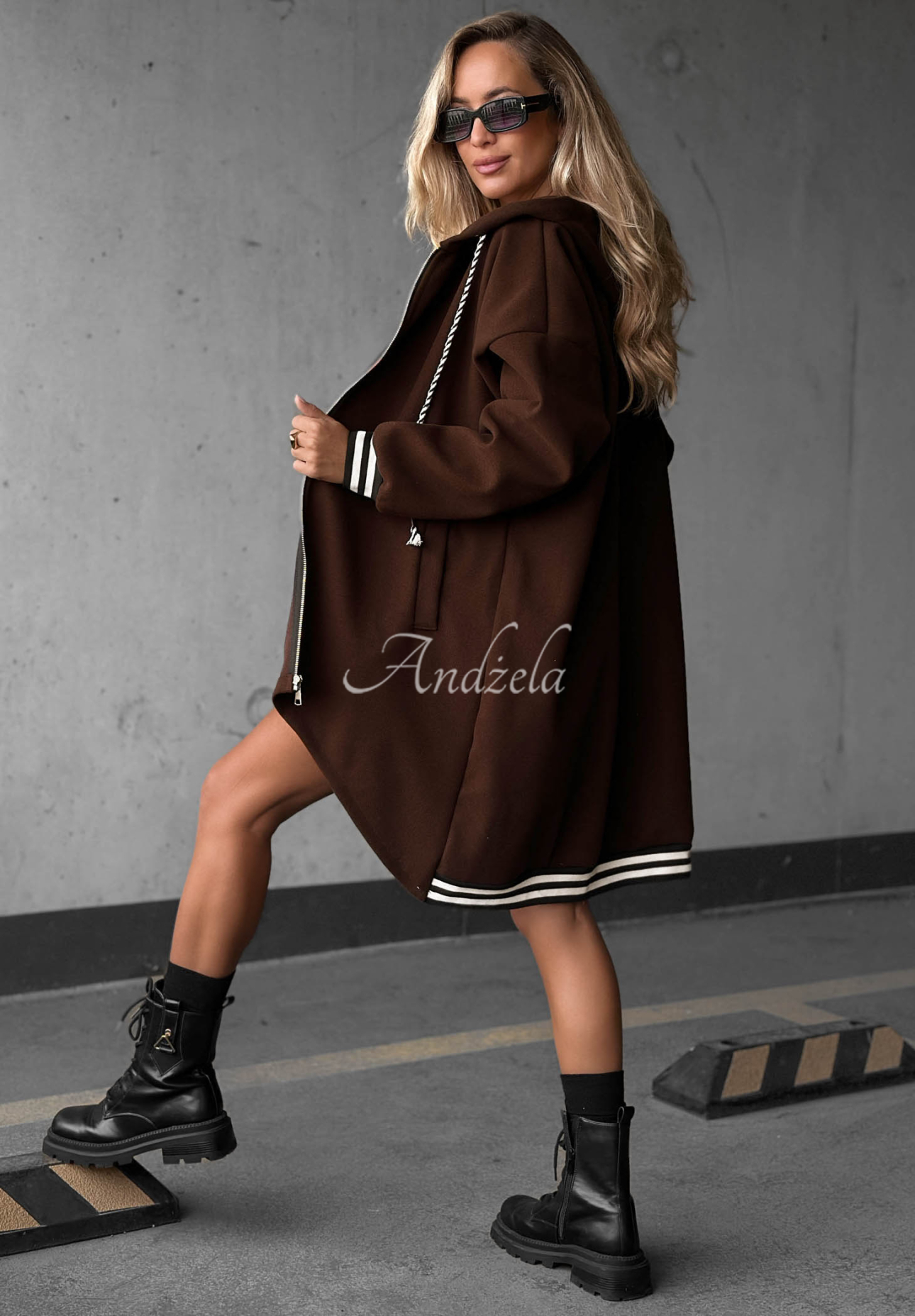 Dlouhá oversize mikina s kapucí Cozy Hour čokoládová