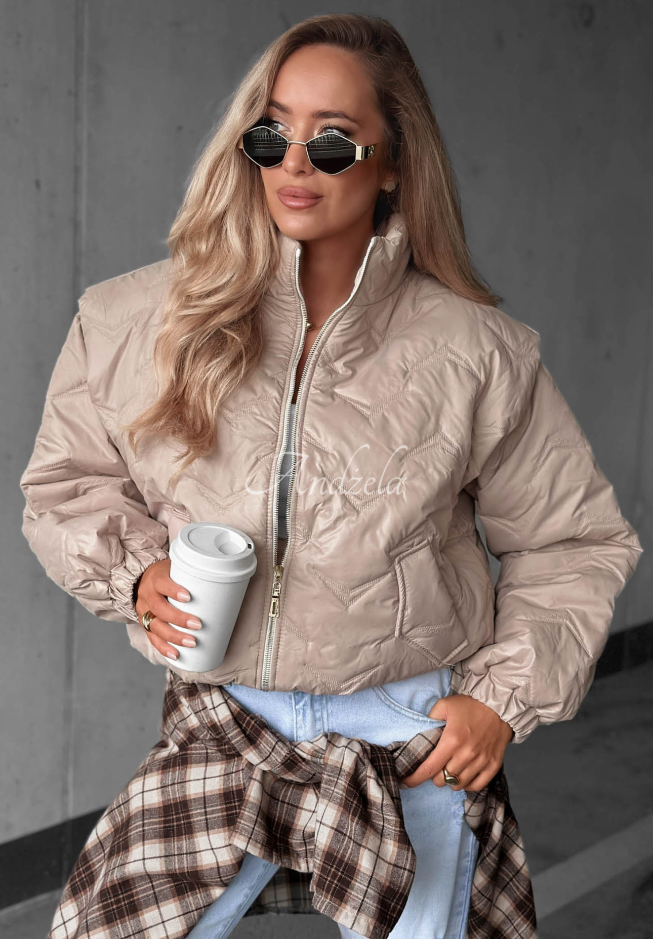 Krátká prošívaná bomber bunda Drizzle Days béžová