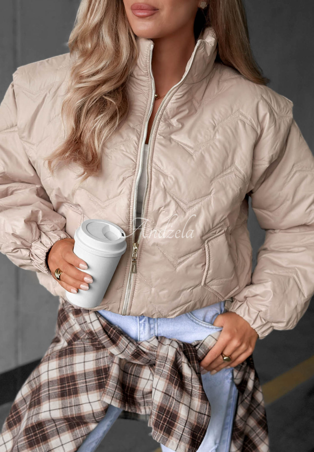 Krátká prošívaná bomber bunda Drizzle Days béžová