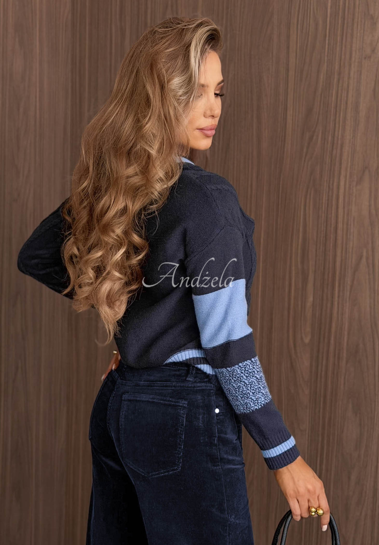 Krátký viskózový propínací kardigan s kosočtvercovým vzorem Fall Pattern granátový