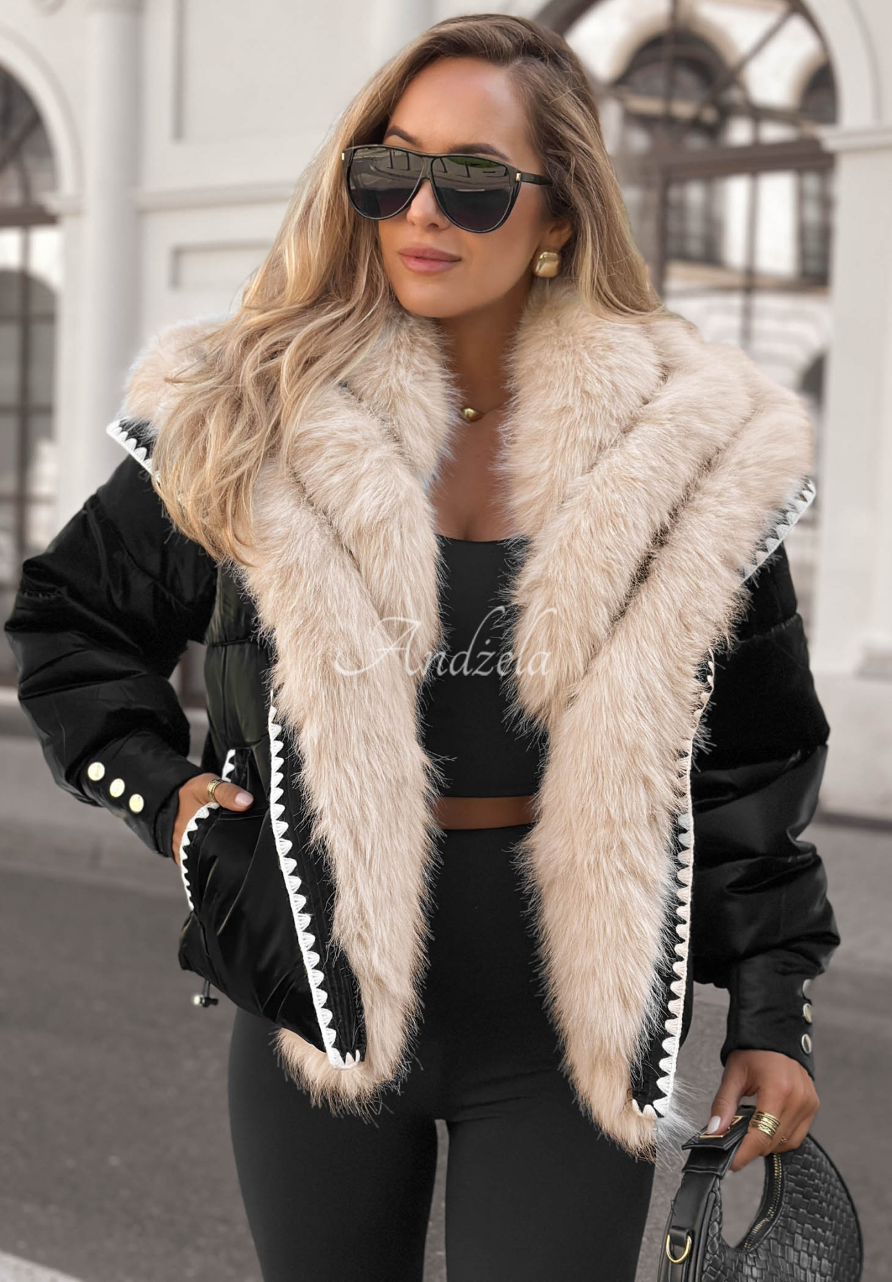 Krátká prošívaná bunda s kožíškem Alpine Cozy černá