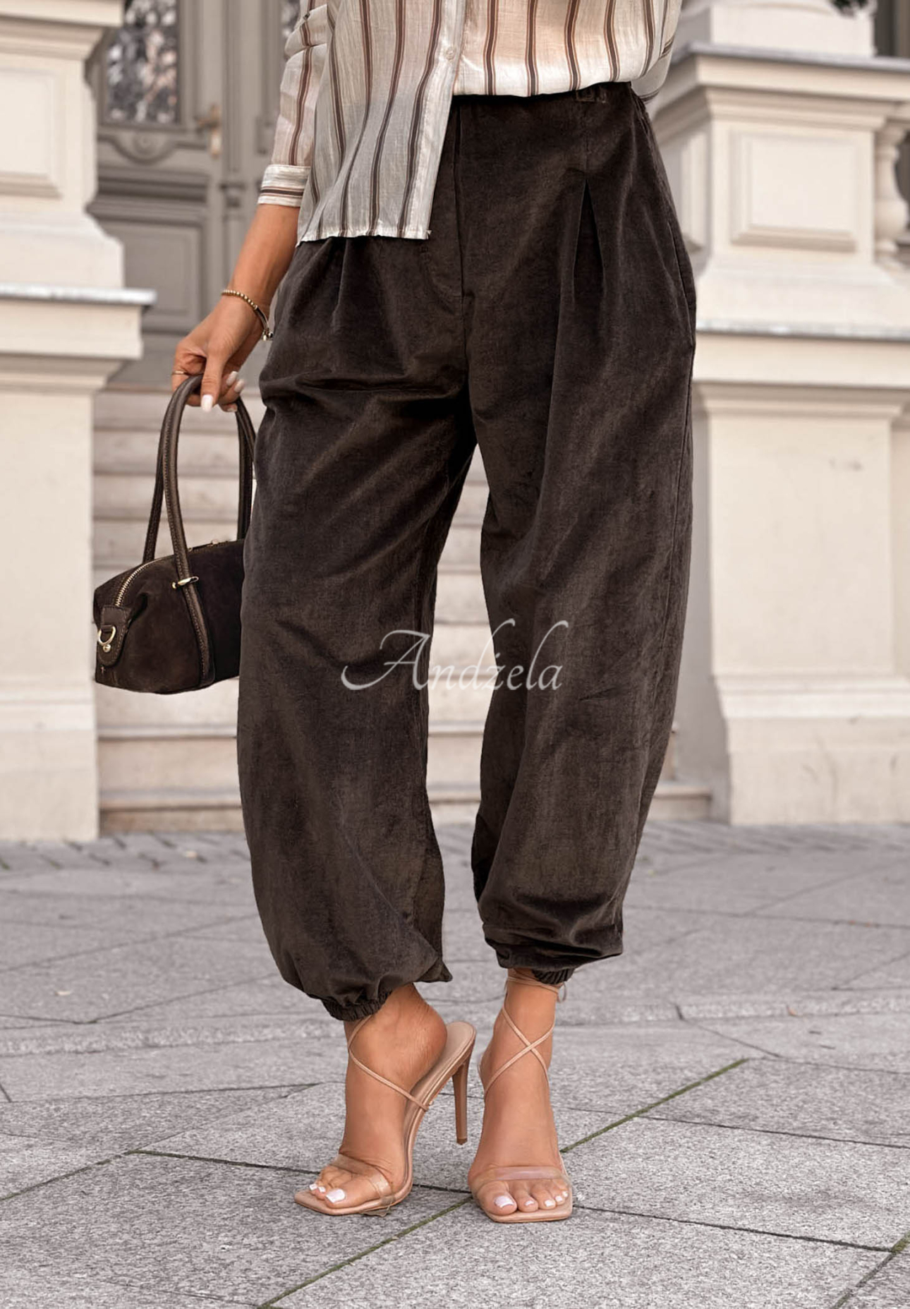 Velurové bavlněné kalhoty jogger September Edit čokoládové