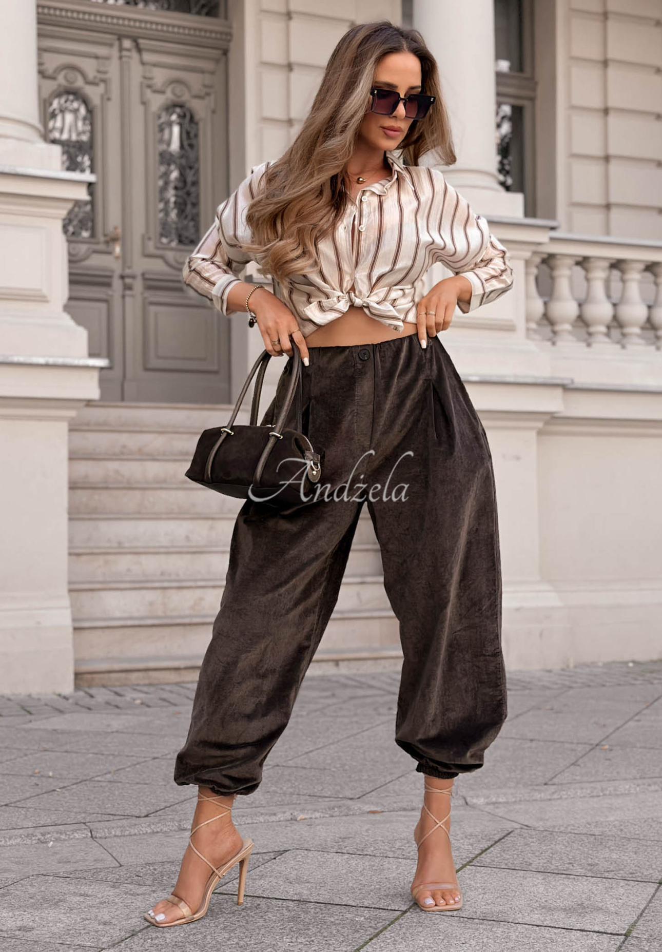 Velurové bavlněné kalhoty jogger September Edit čokoládové