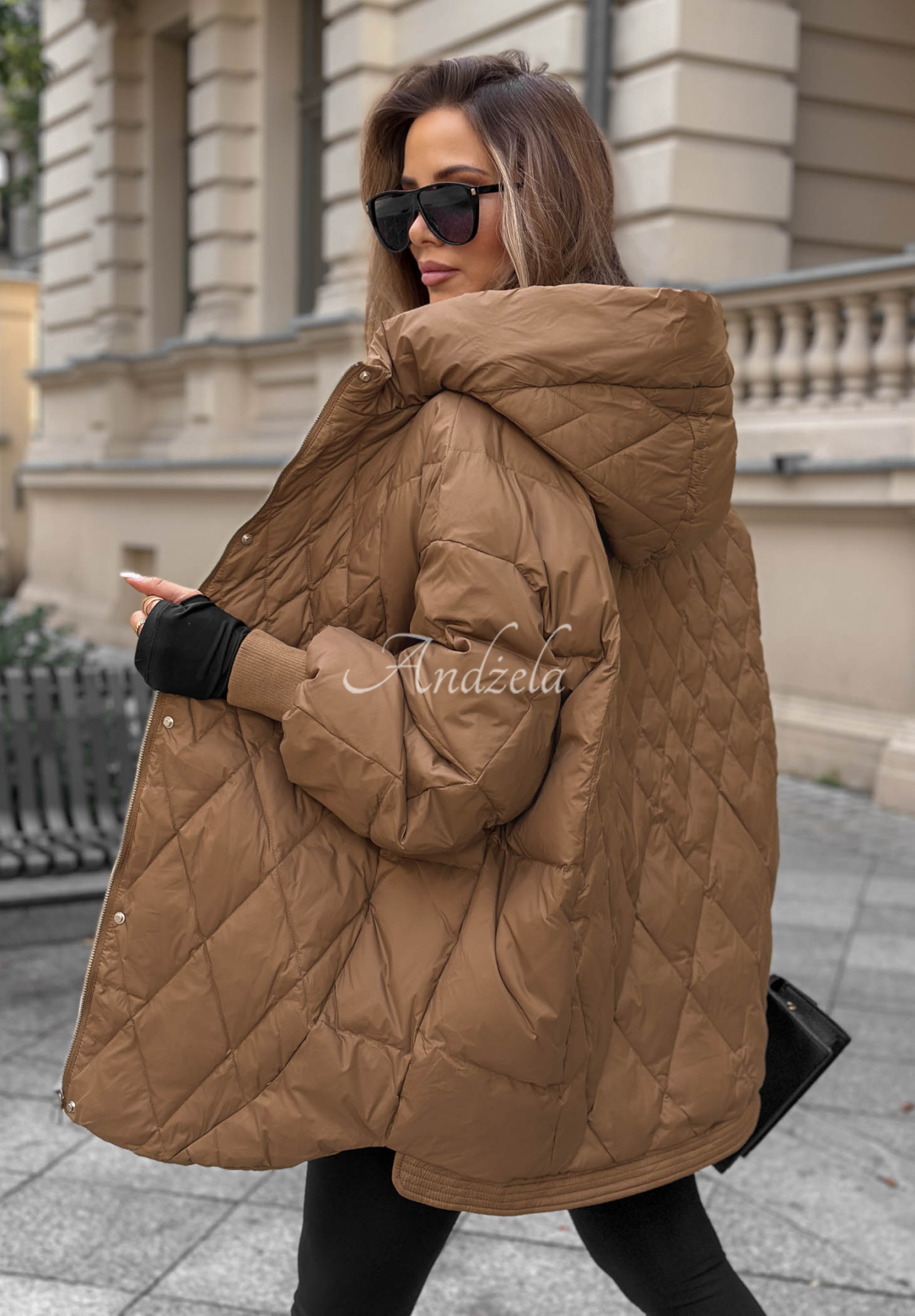 Péřová bunda s kapucí Amber Frost béžová