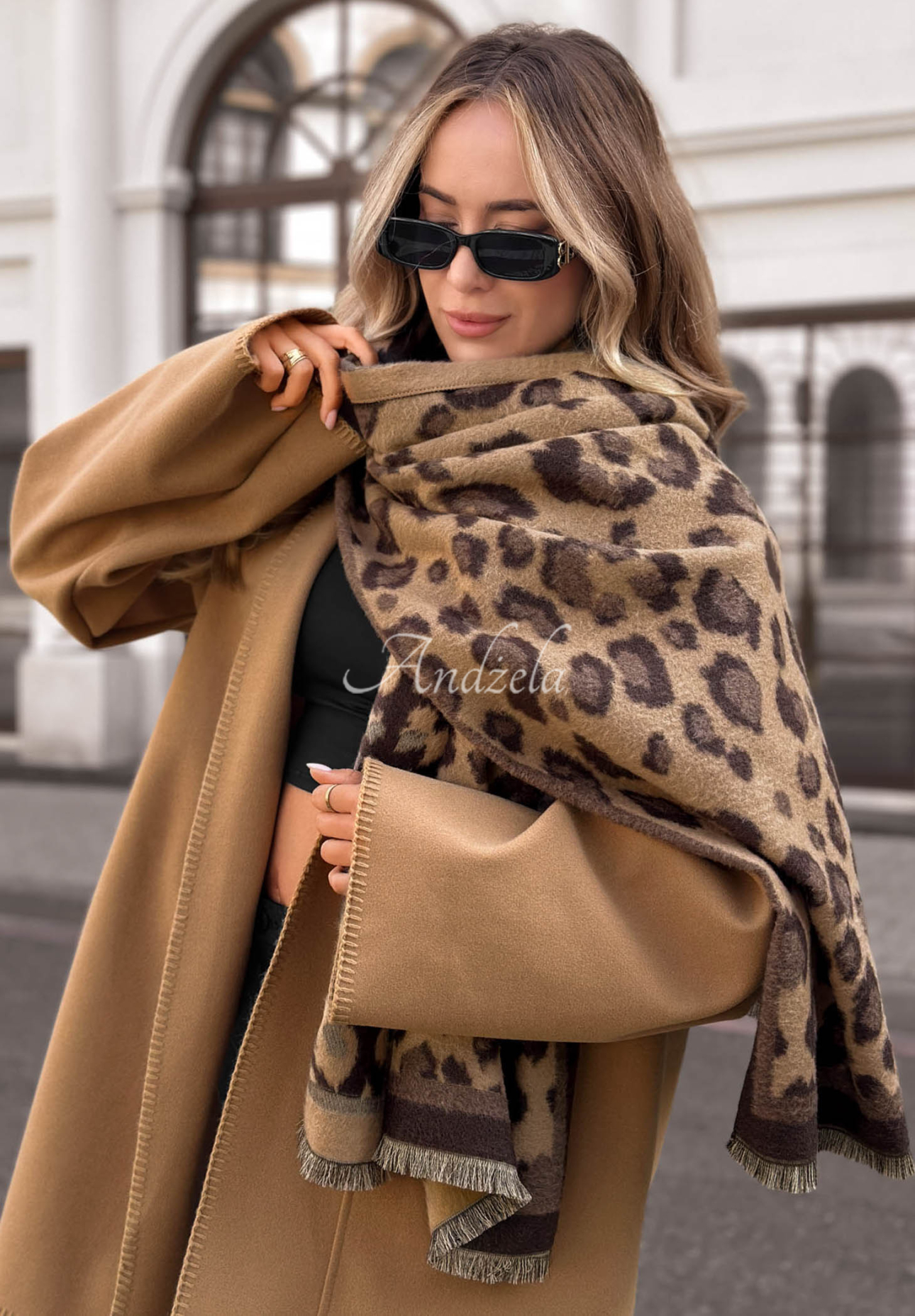 Měkká šála s leopardím vzorem s bavlnou a viskózou Snow Kiss čokoládový