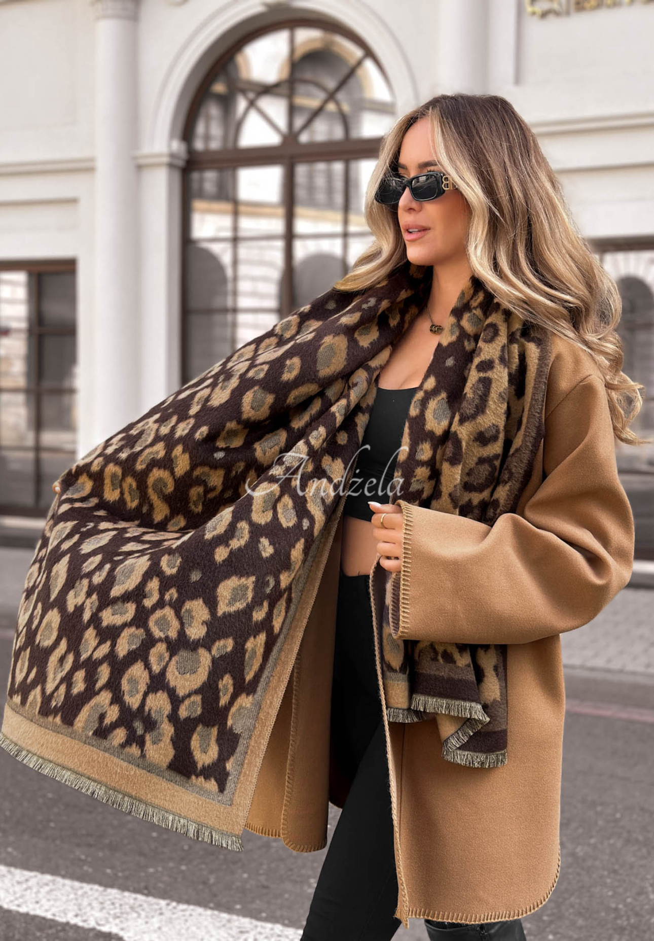 Měkká šála s leopardím vzorem s bavlnou a viskózou Snow Kiss čokoládový