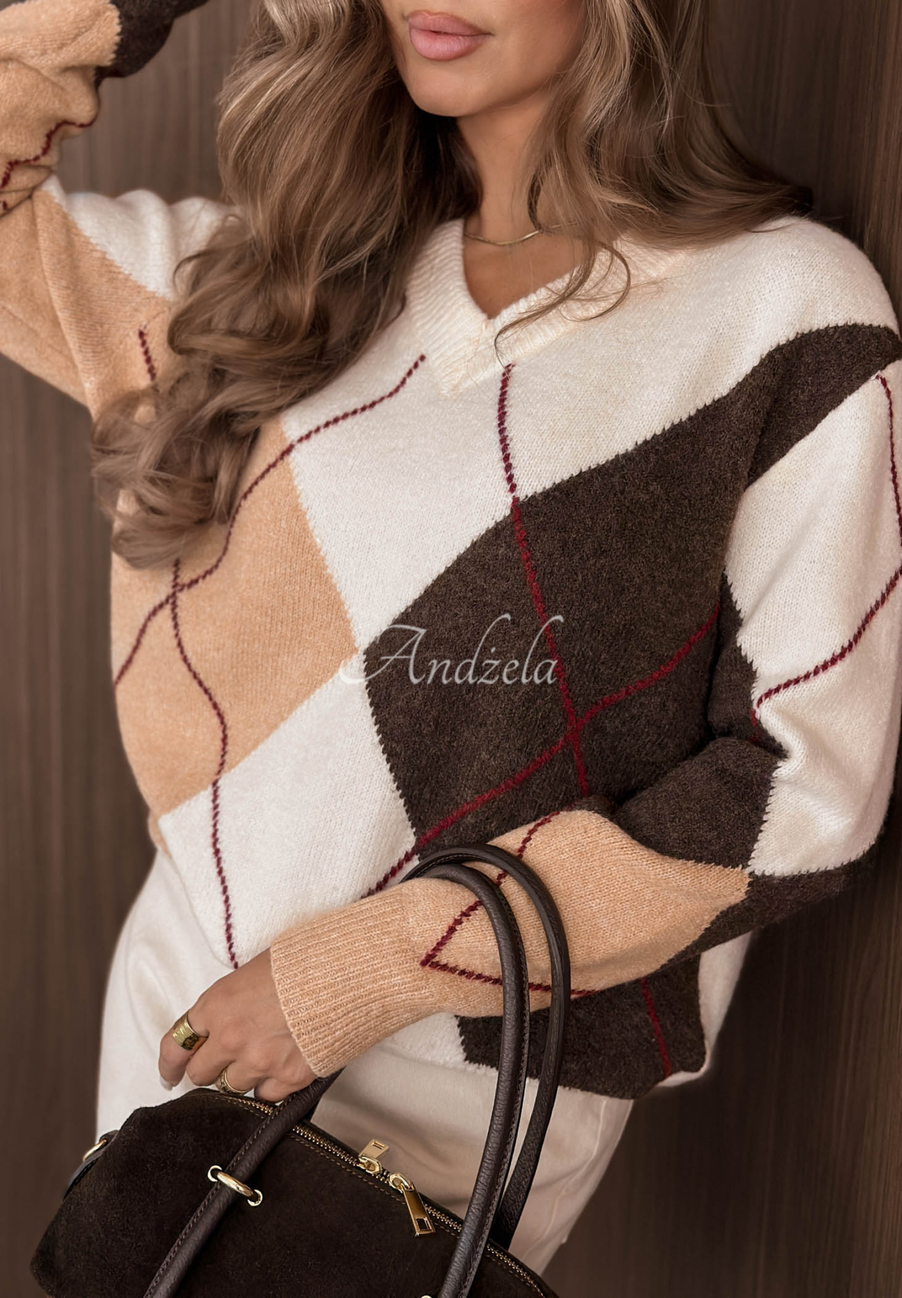 Krátký svetr s výstřihem do V s kosočtvercovým vzorem Classy Autumn ecru