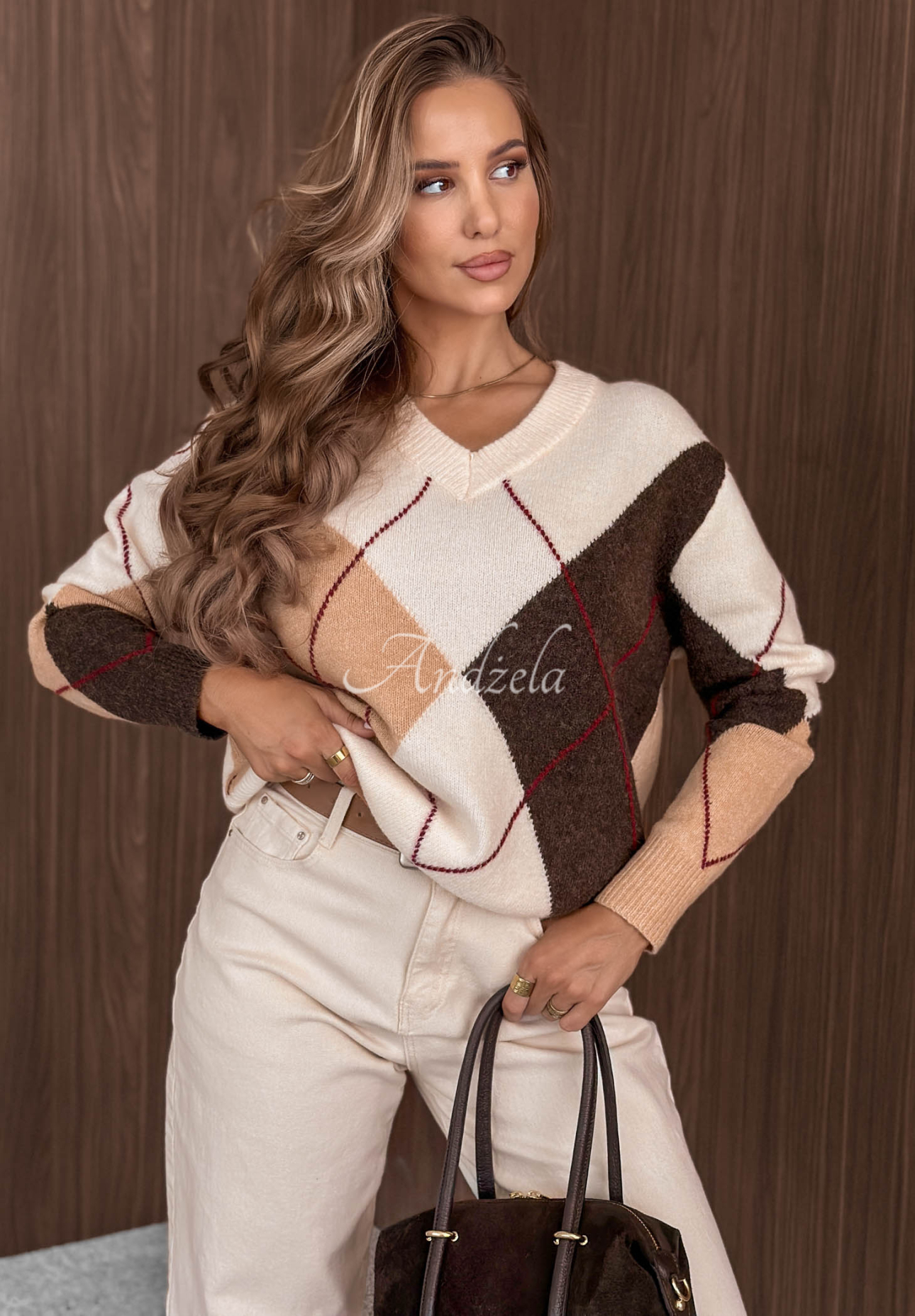 Krátký svetr s výstřihem do V s kosočtvercovým vzorem Classy Autumn ecru