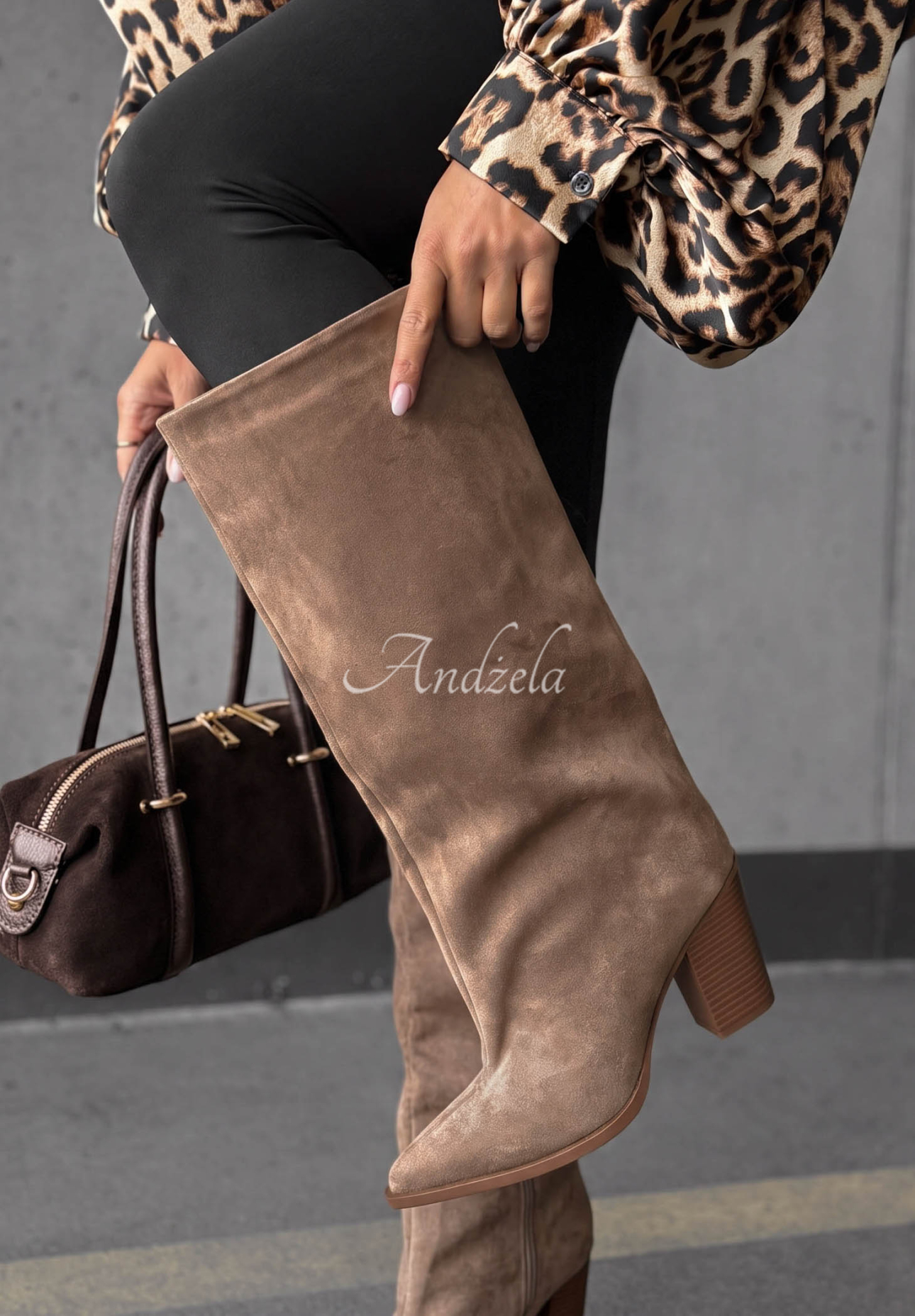 Dlouhé semišové kozačky na širokém podpatku Fall Style béžové
