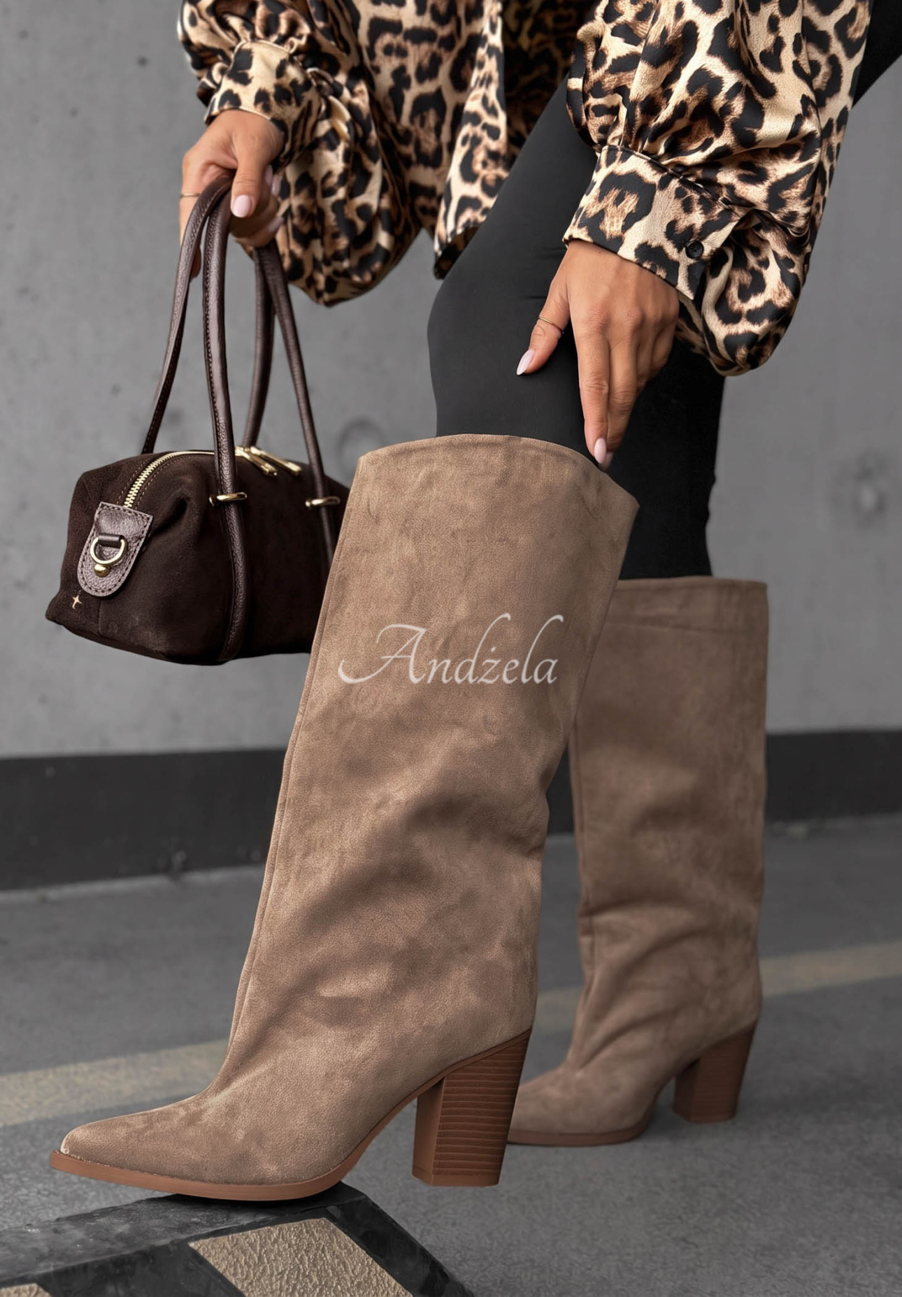 Dlouhé semišové kozačky na širokém podpatku Fall Style béžové