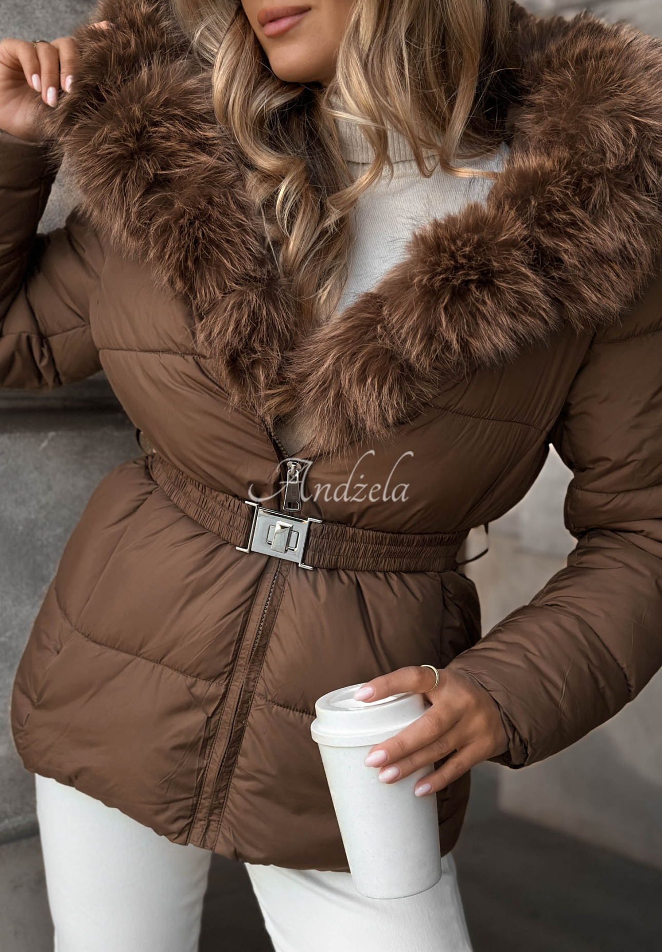 Krátká prošívaná bunda s kožíškem Frost Edge čokoládová
