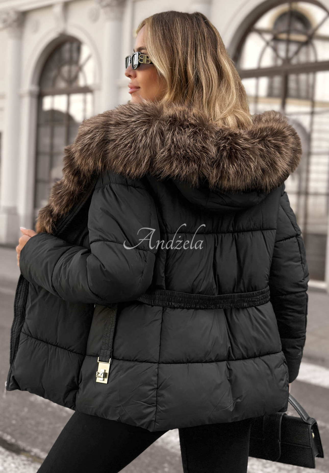 Krátká prošívaná bunda s kožíškem Frost Edge černá
