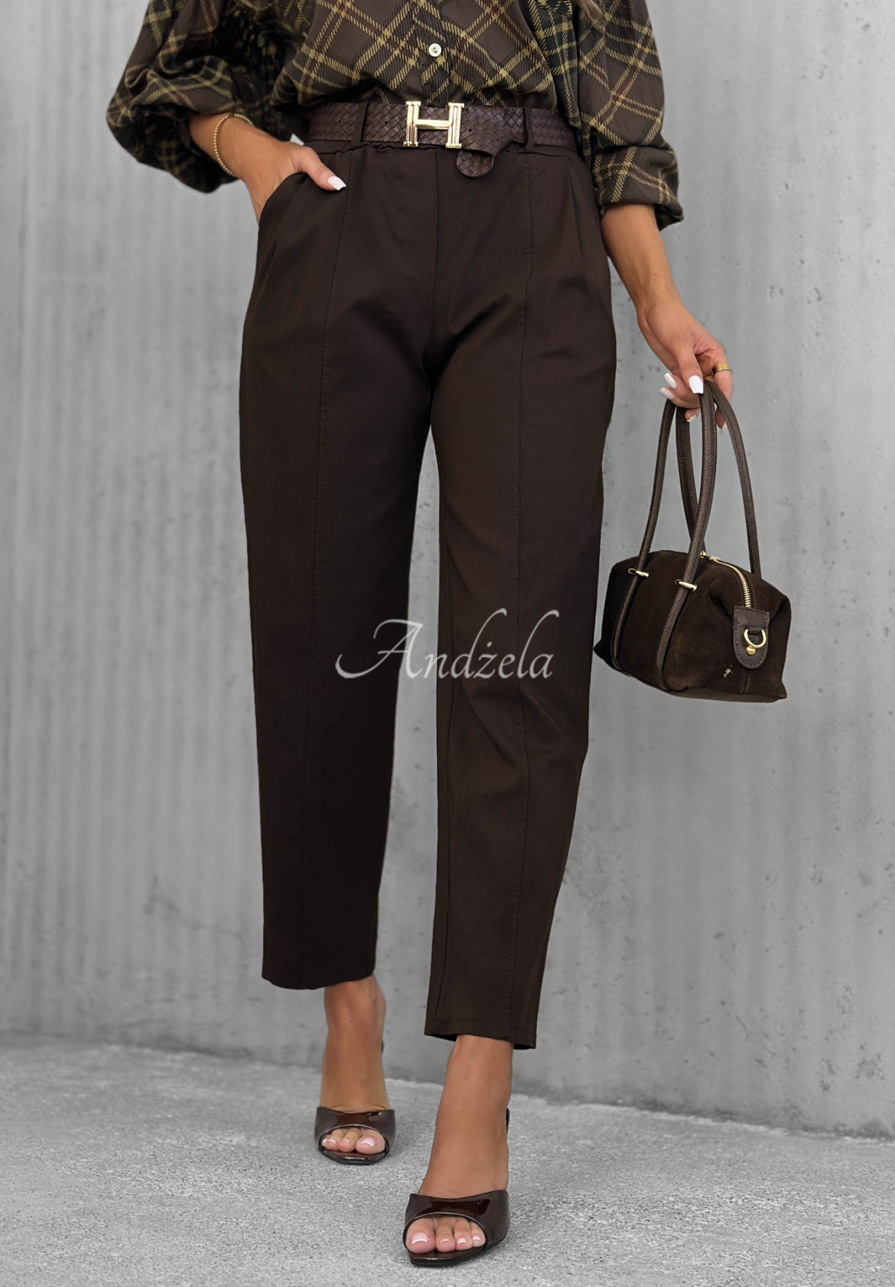 Viskózové kalhoty mom fit s páskem Still Morning čokoládové