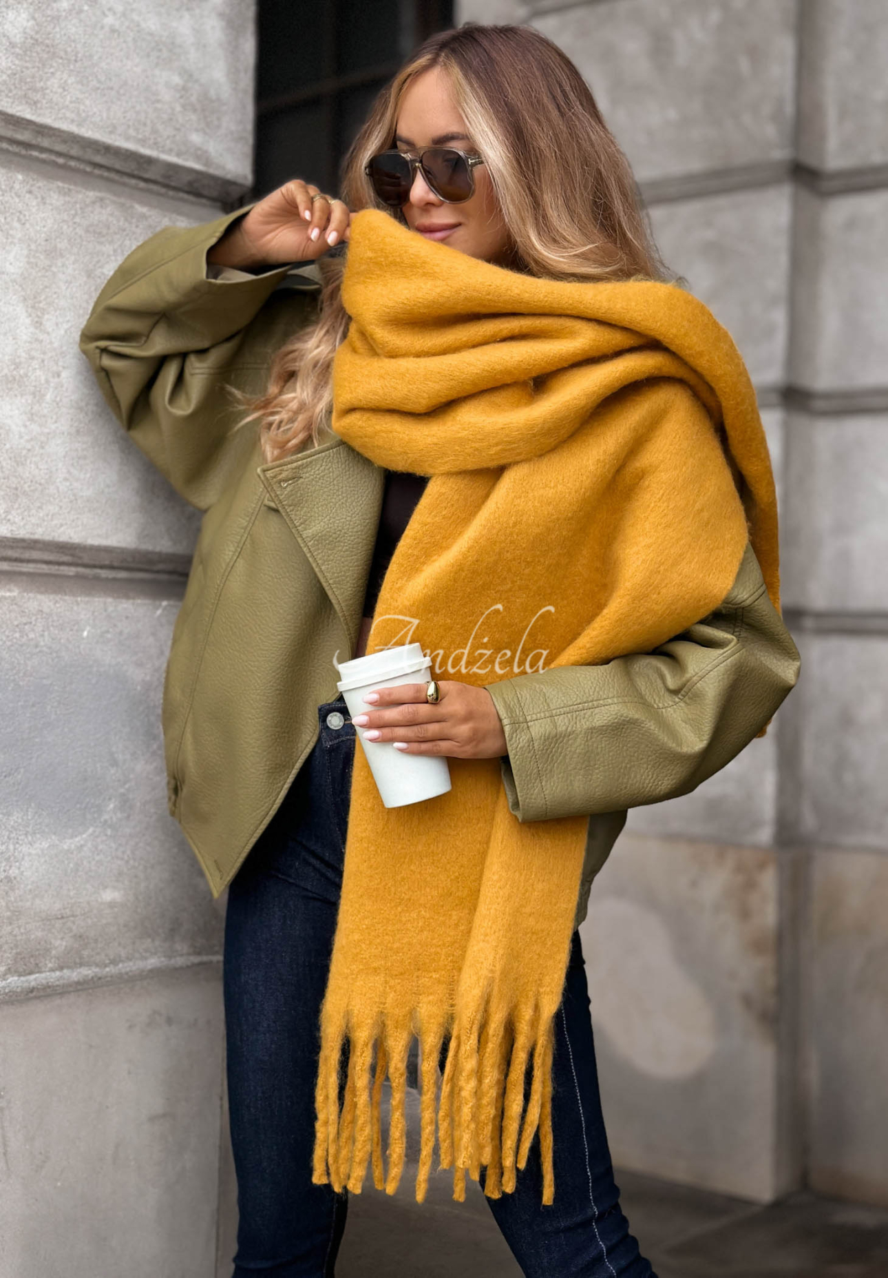 Měkká šála s třásněmi Snow Darling hořčicový