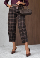 materiálové Kalhoty mom fit w kratę z paskiem Warm Desire čokoládové