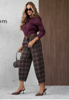 materiálové Kalhoty mom fit w kratę z paskiem Warm Desire čokoládové