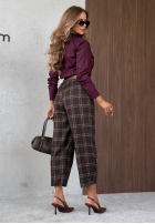 materiálové Kalhoty mom fit w kratę z paskiem Warm Desire čokoládové
