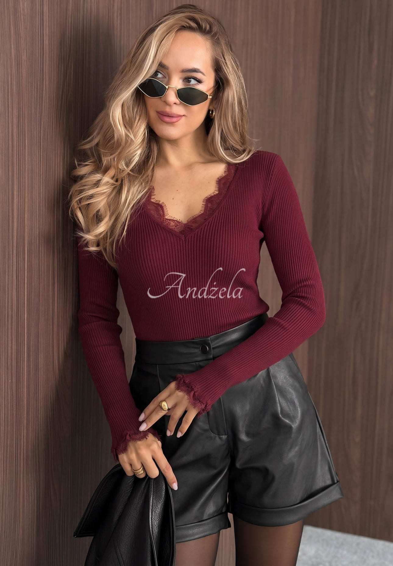Žebrovaná halenka s dlouhým rukávem a krajkou z viskózy Soft Beauty vínová
