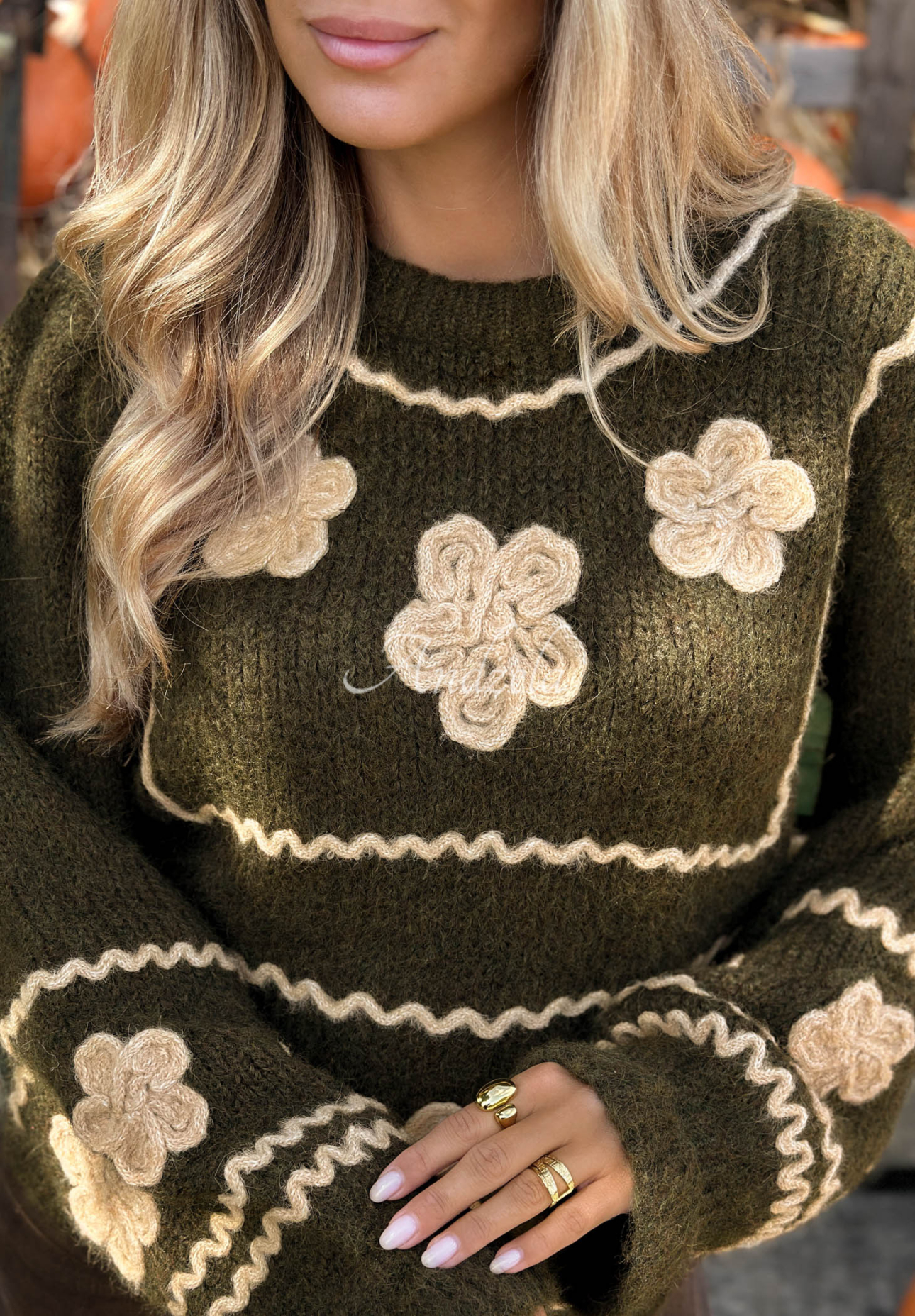 Viskózový svetr s vyšívanými květy Misty Fleur khaki
