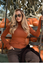 Dopasowany Svetr z golfem Solange rudy