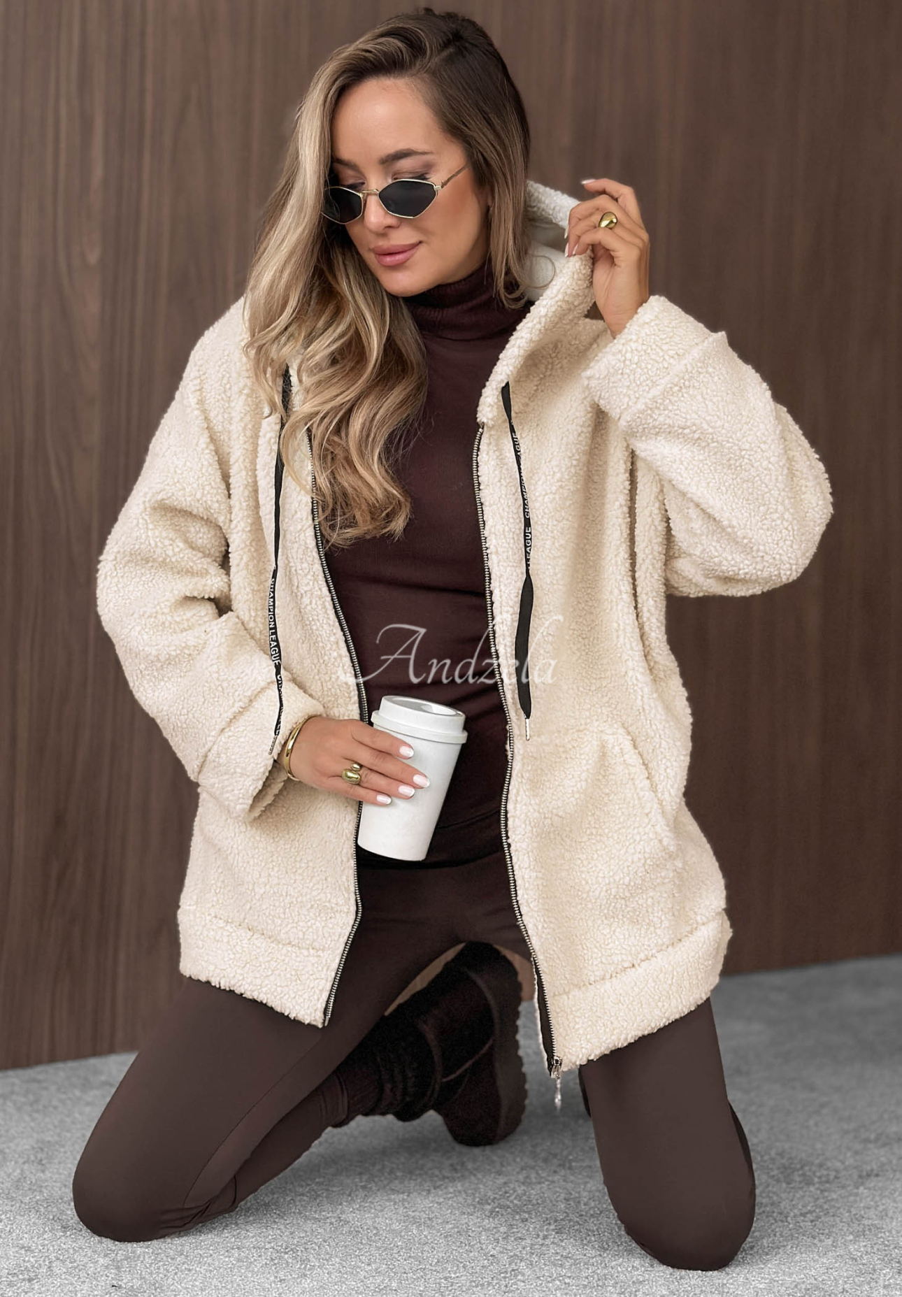 Kožíšková bunda s kapucí a kapsami Warm Espresso béžová