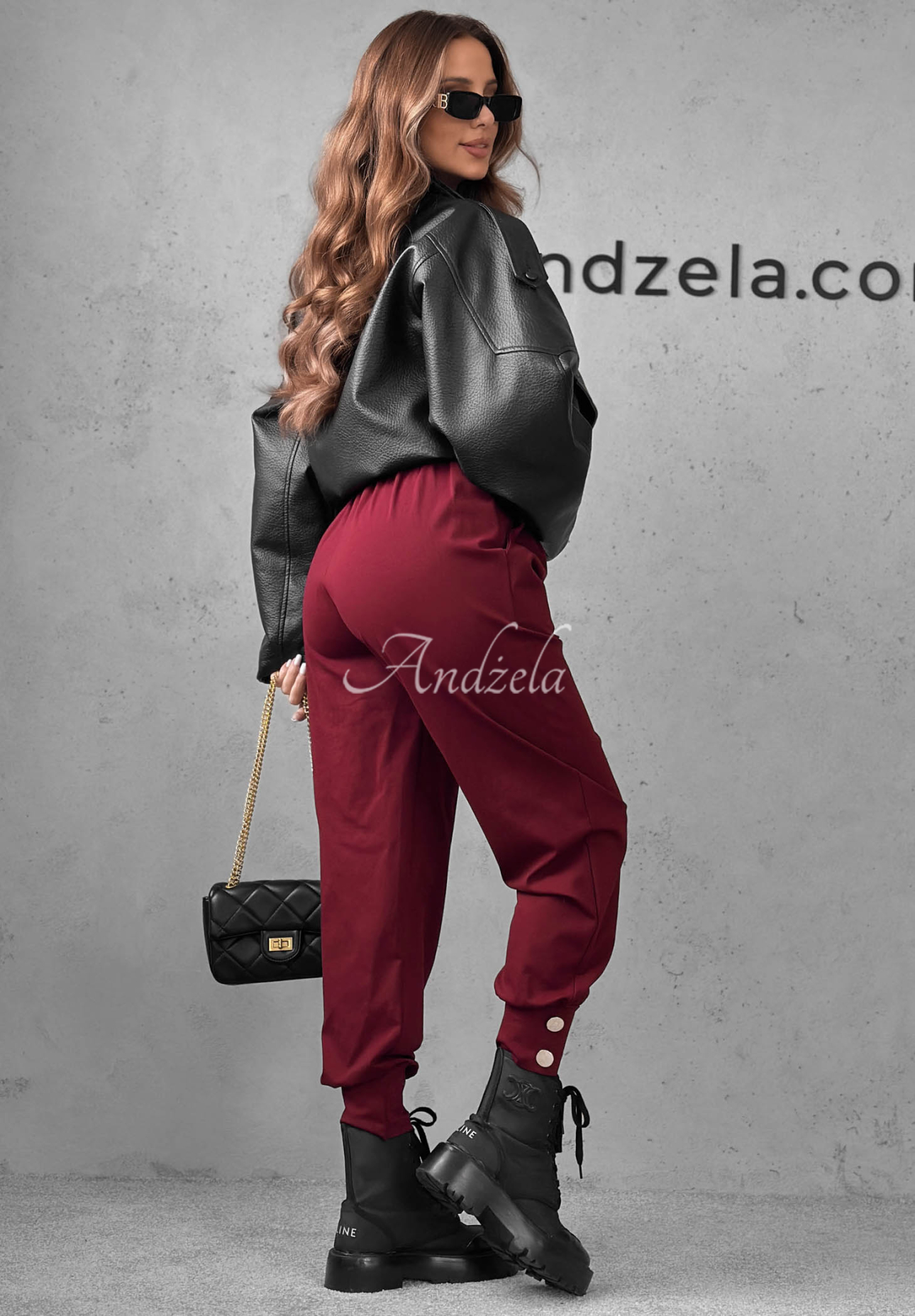 Viskózové joggery s knoflíky Divine Charm vínové