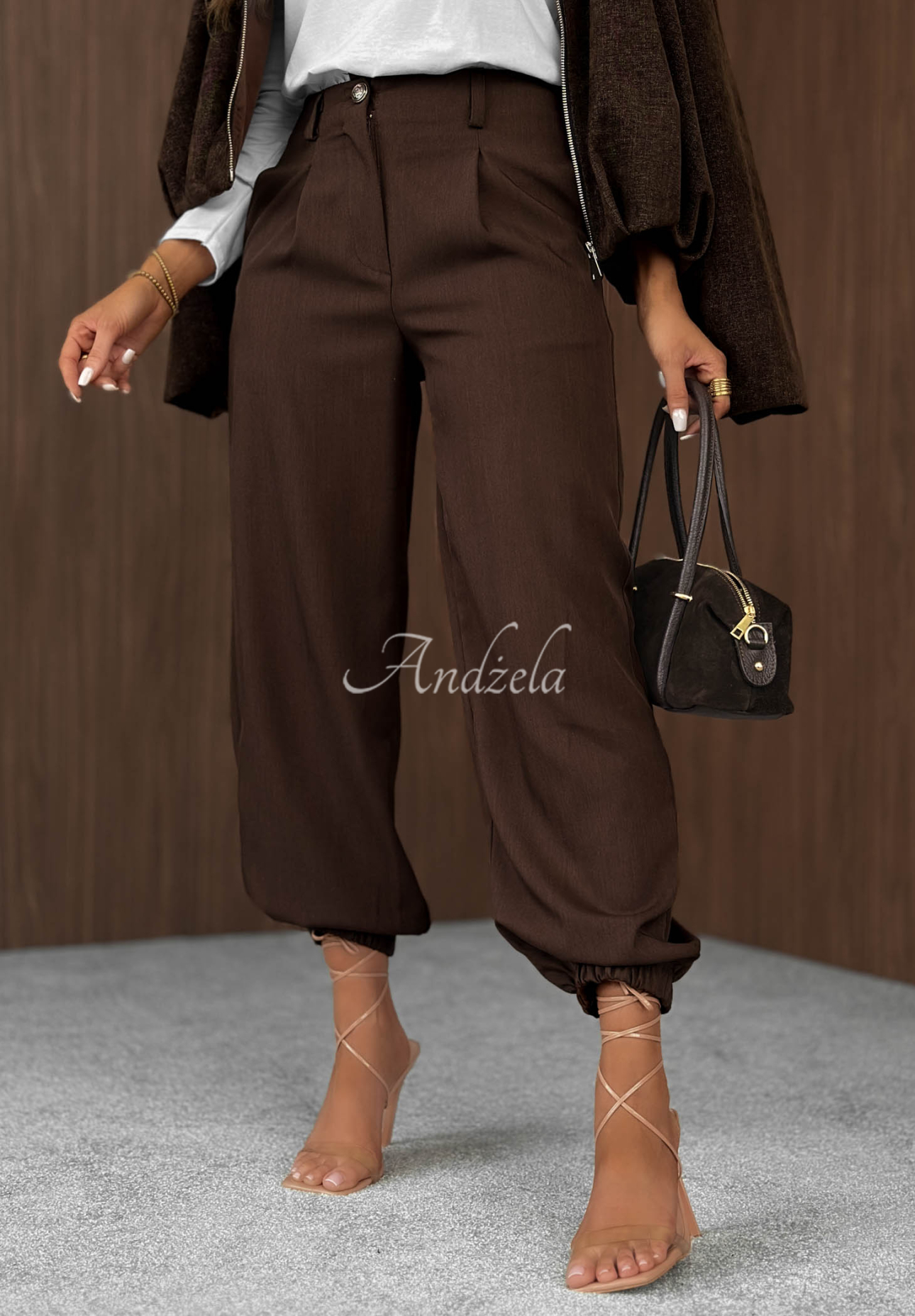 Elegantní kalhoty jogger s gumou v pase Good For Me čokoládové