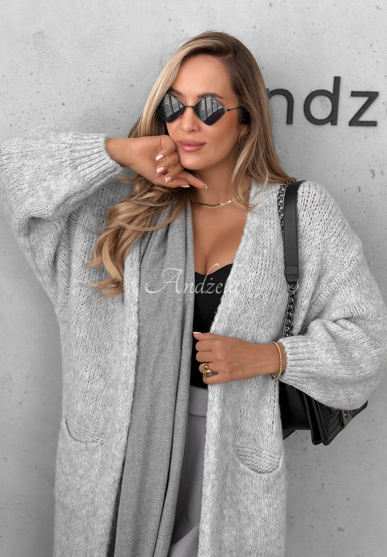 Dlouhý oversize kardigan s kapsami, vlnou a viskózou November Walk Světlešedá