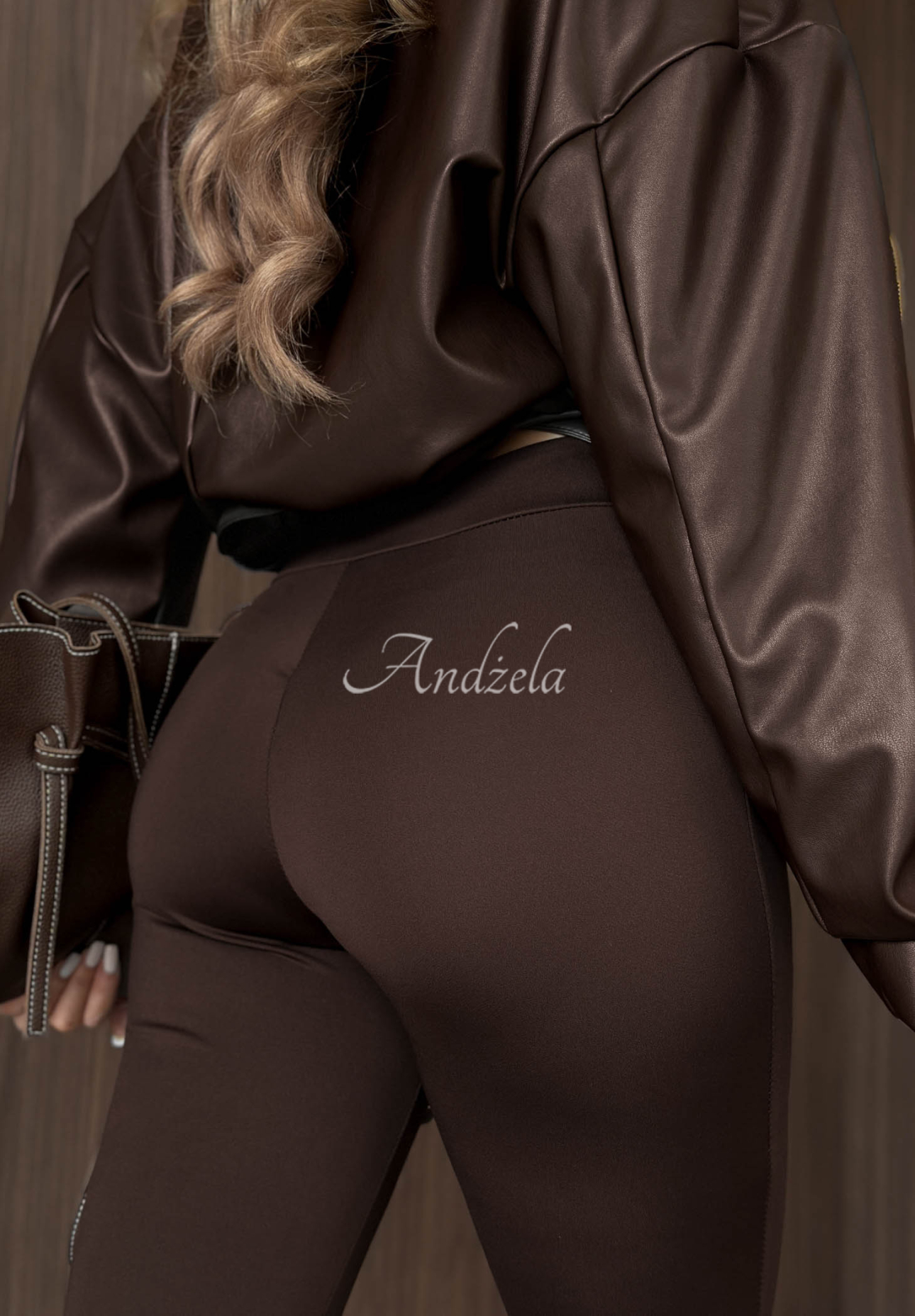 Hladké přiléhavé legíny s pásky pod chodidly Fine Shape čokoládové