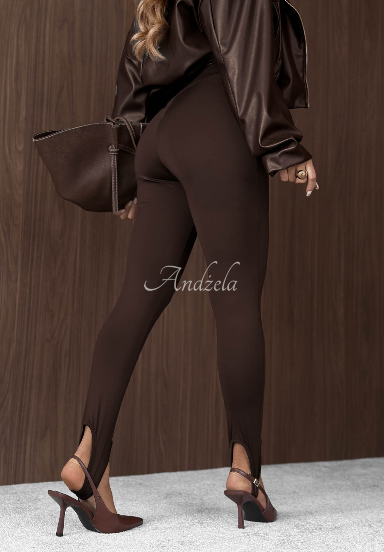 Hladké přiléhavé legíny s pásky pod chodidly Fine Shape čokoládové