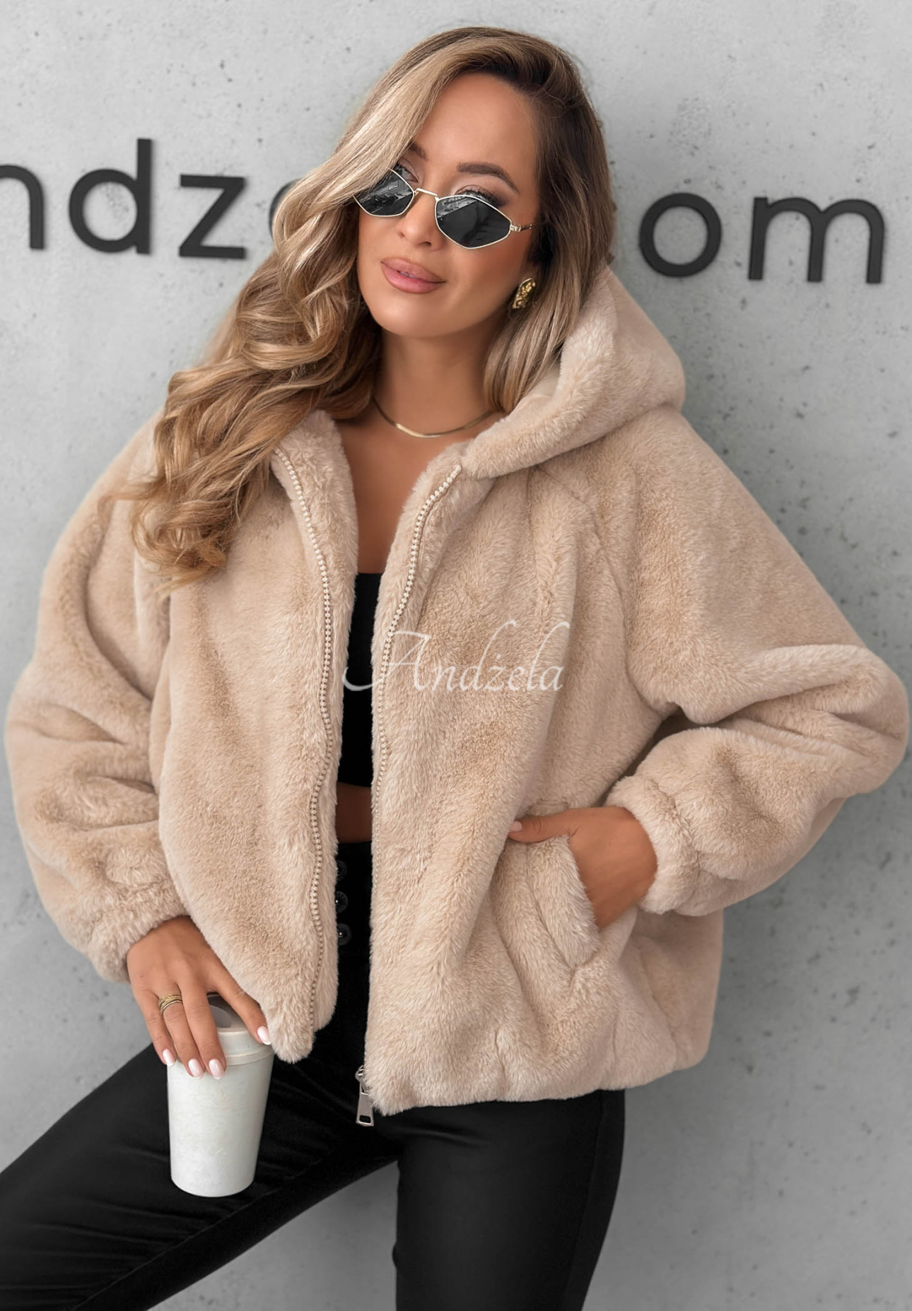 Krátká kožíšková bunda s kapucí Fluffy Babe béžová
