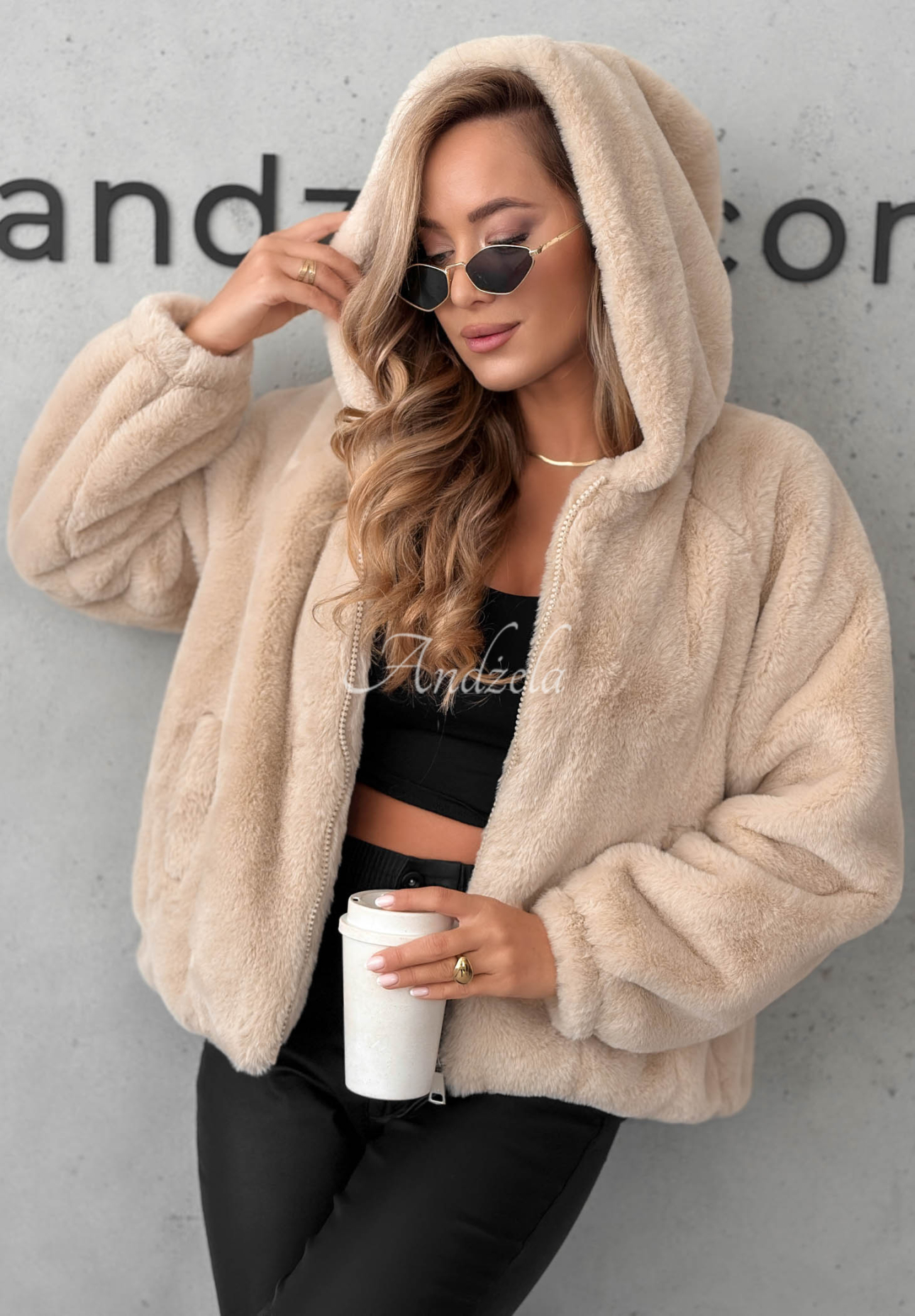 Krátká kožíšková bunda s kapucí Fluffy Babe béžová